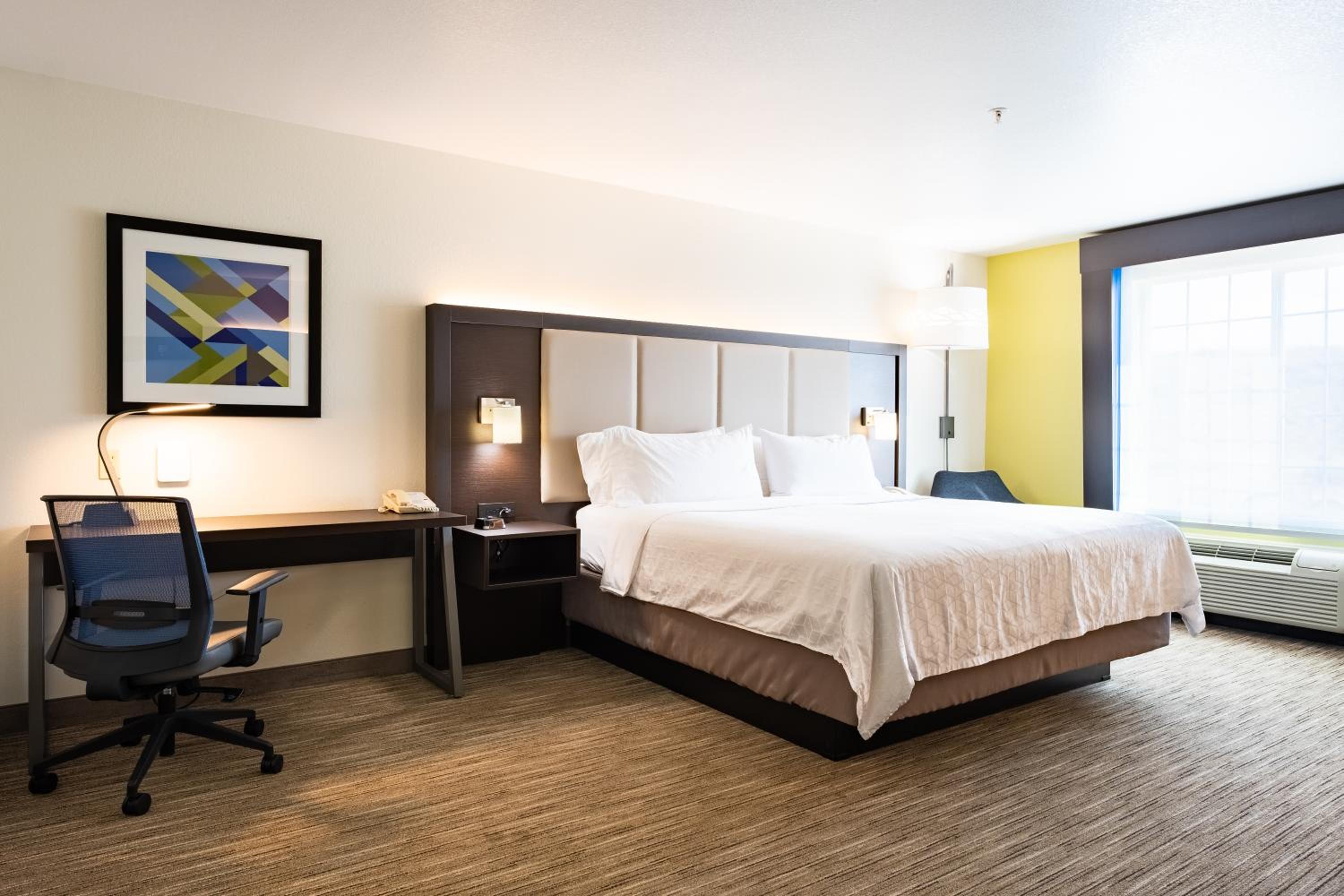 Standard King Room with Extra Floor Space photo 2