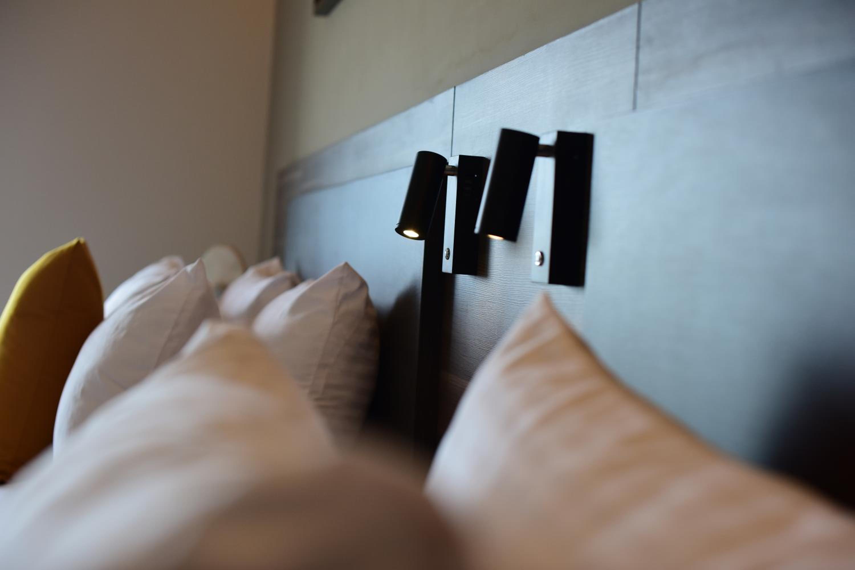 Standard Queen Room with Two Queen Beds and Partial View - Photo 2