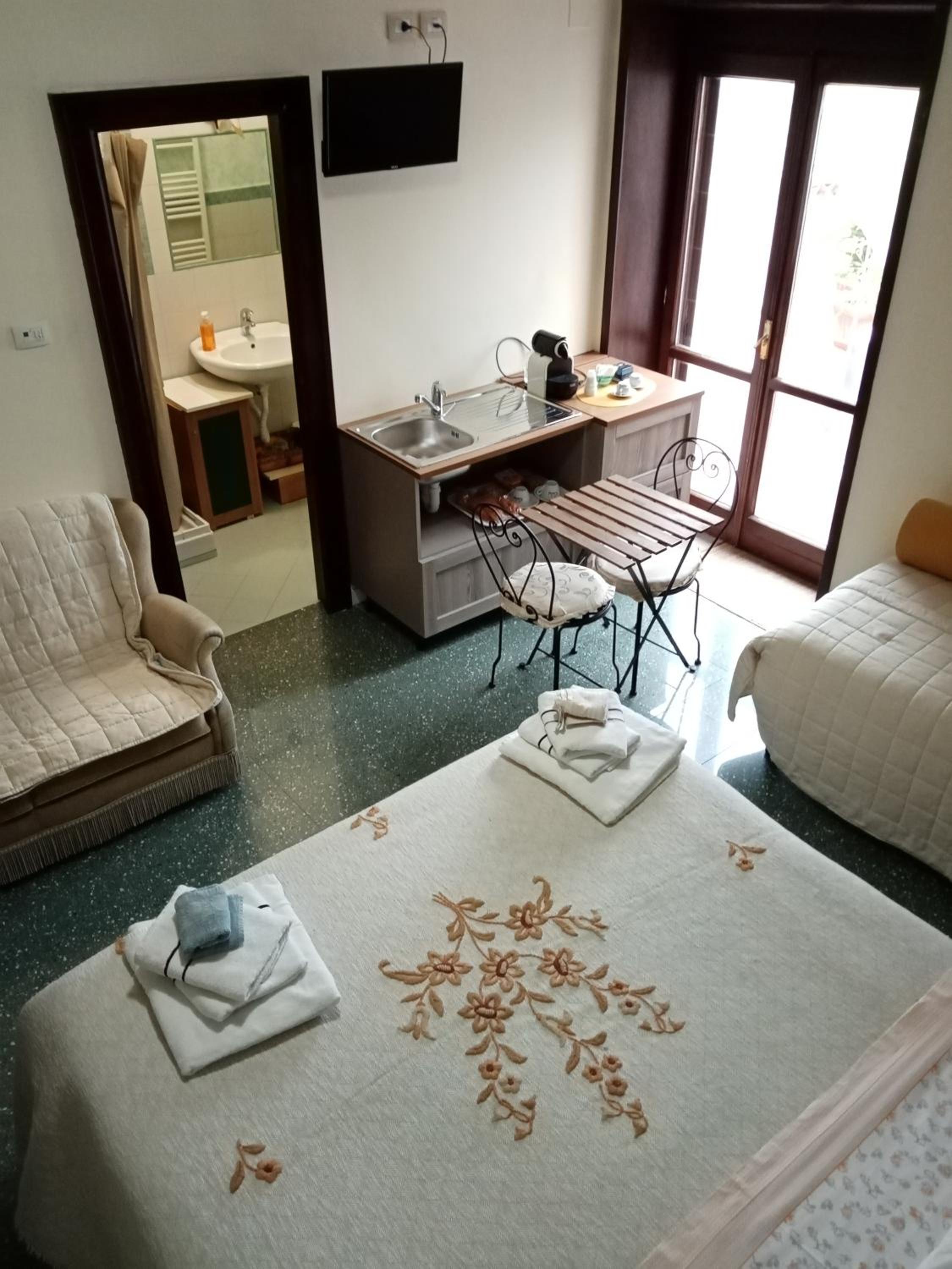 Triple Room with Terrace photo 1