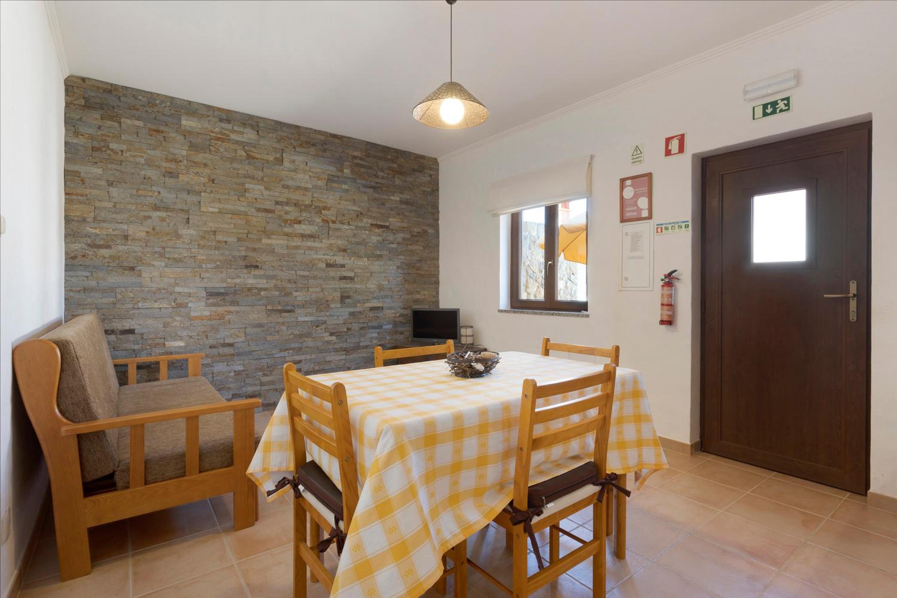 One-Bedroom House - Photo 4