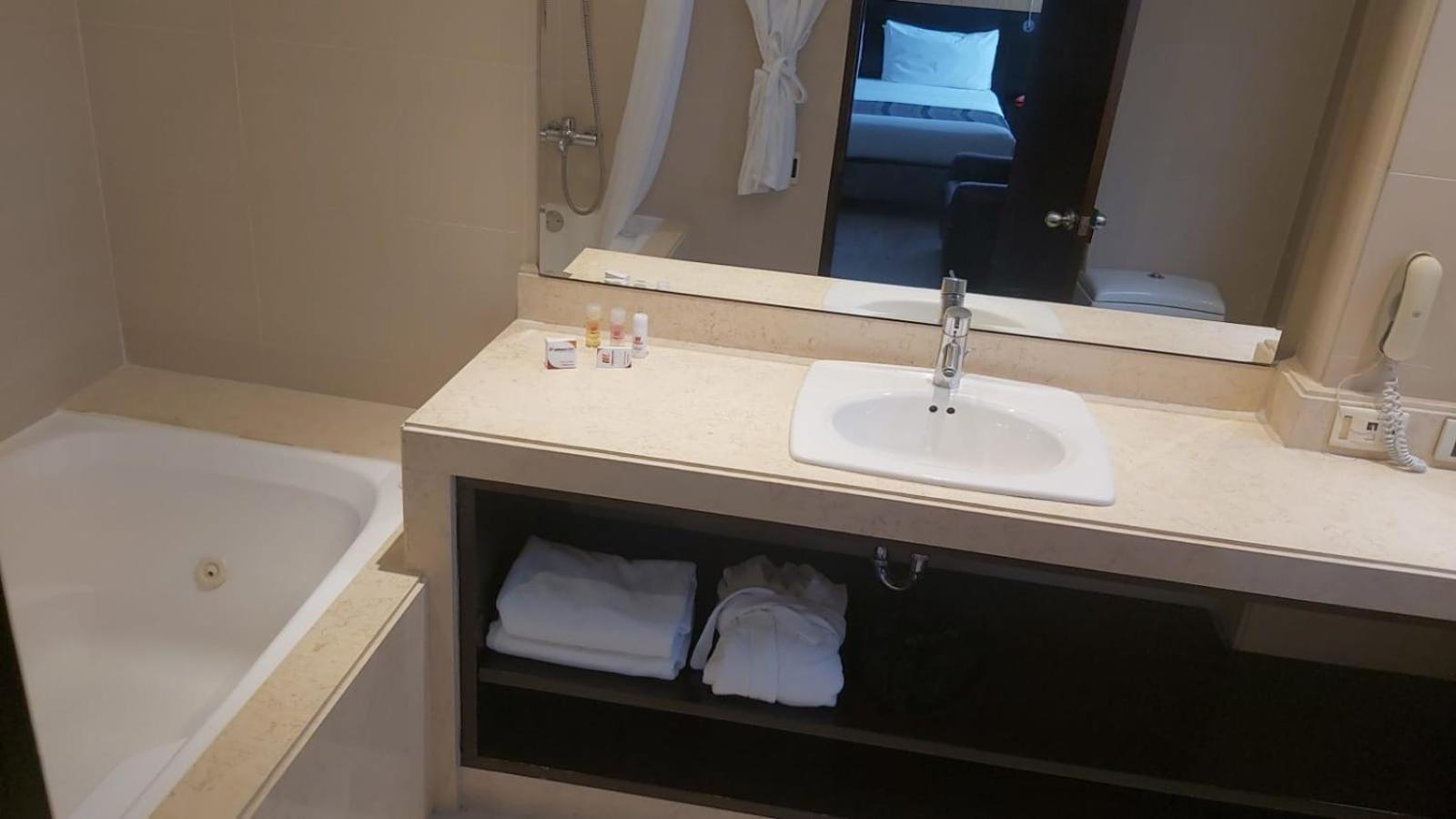 Standard Double Room - Photo 23