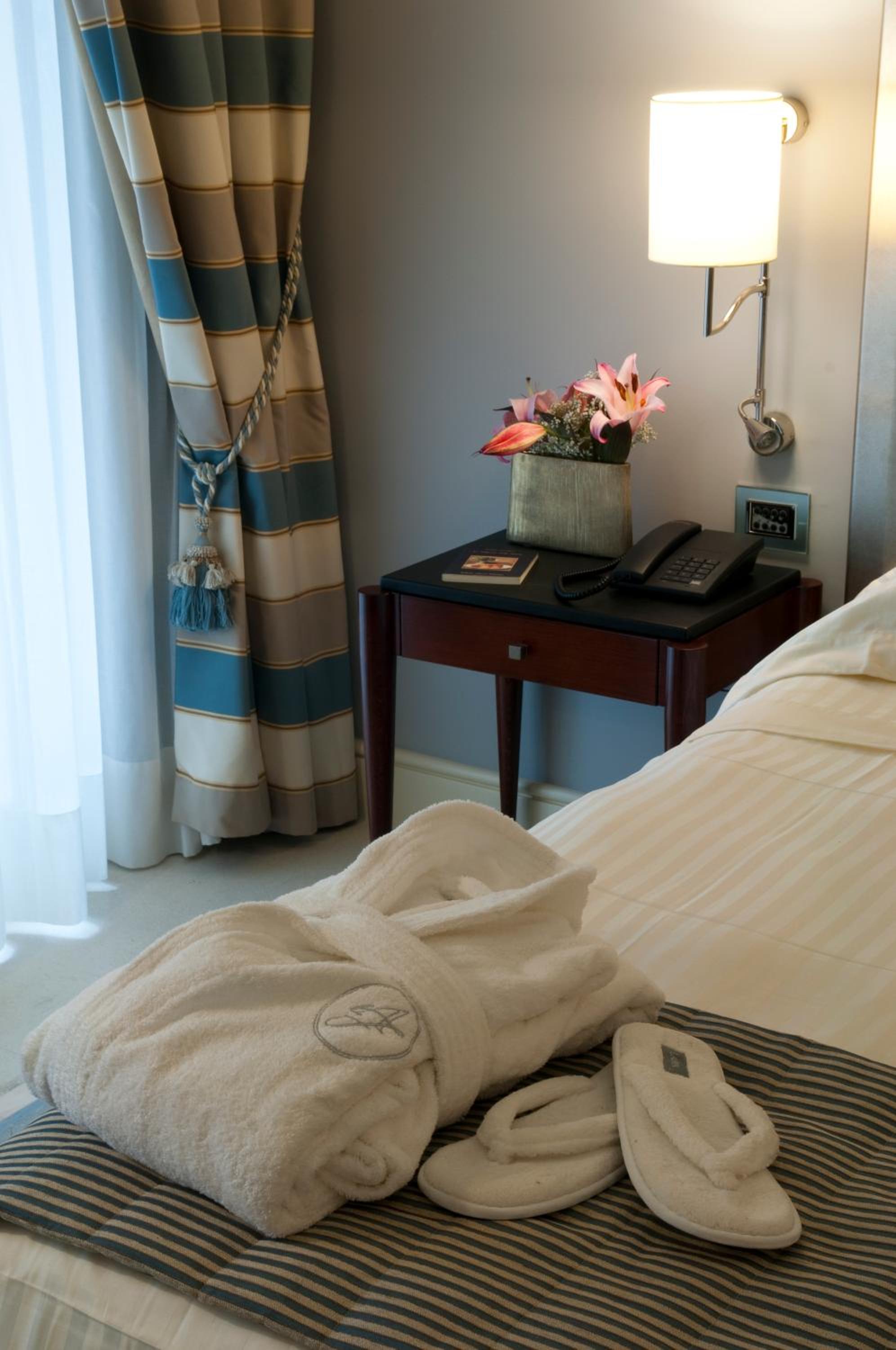Prestige King Room with Spa Package - Photo 6