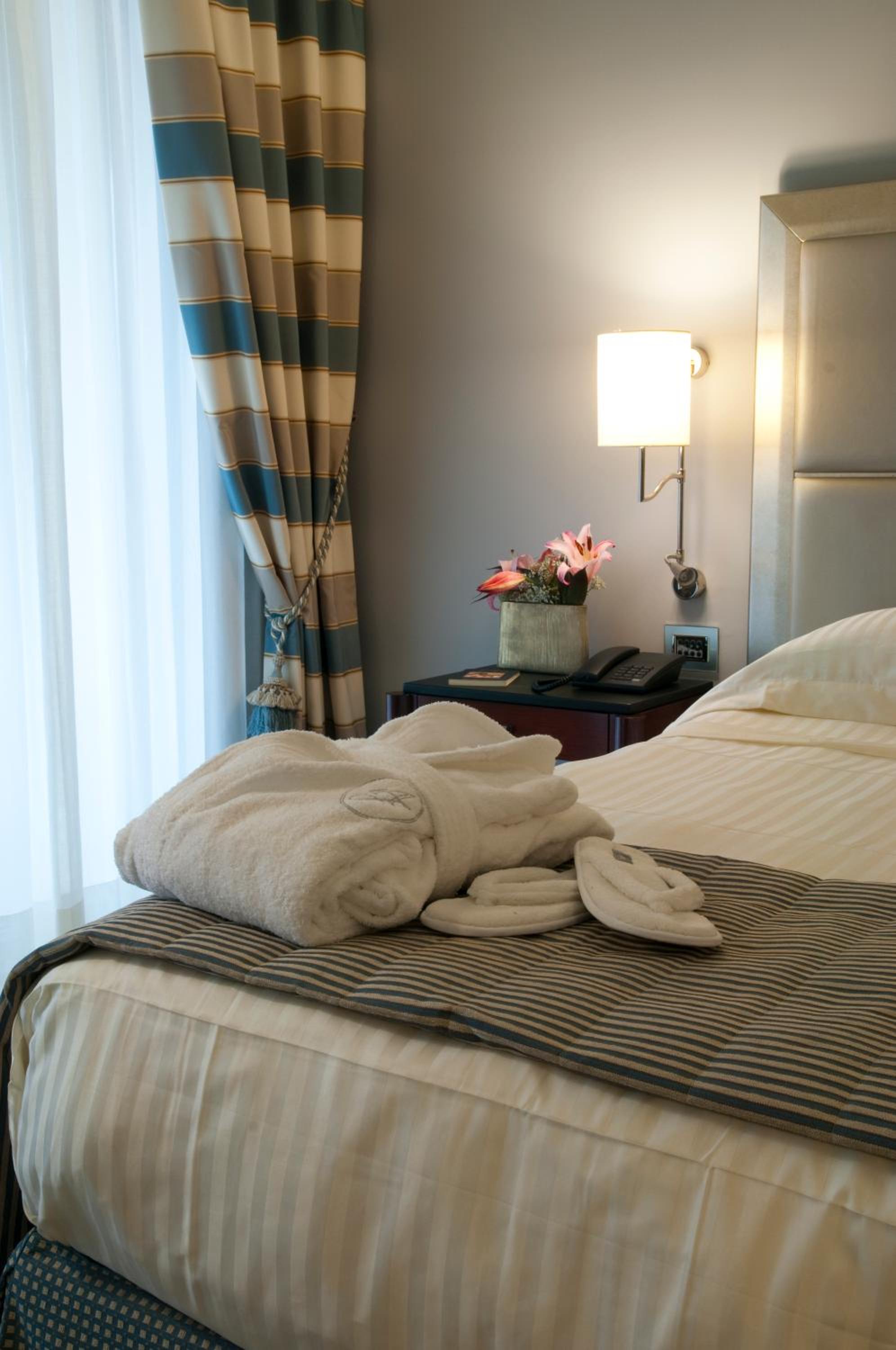 Prestige King Room with Spa Package - Photo 4