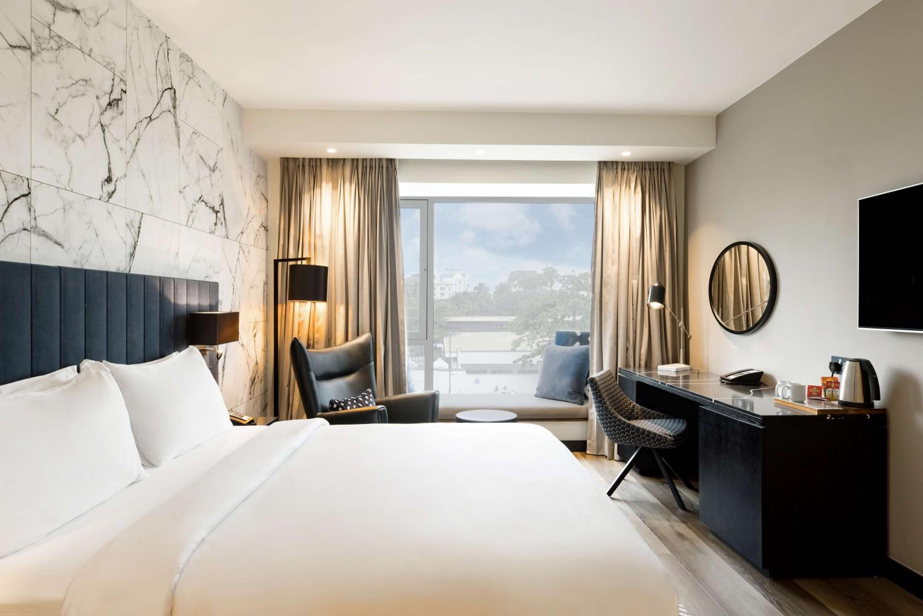 Premium Room with City View and Lounge Access - Photo 1