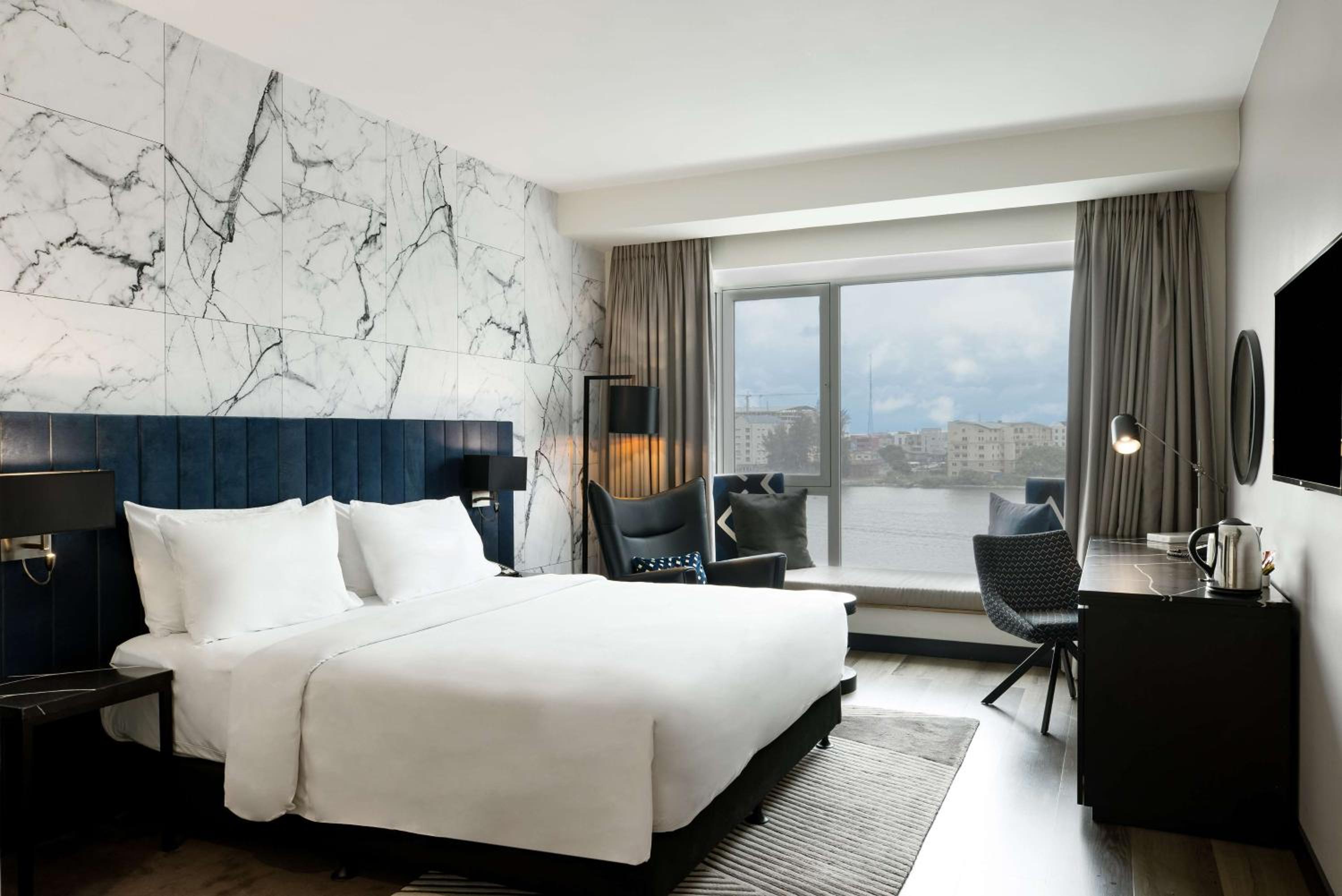 Executive Room with Lagoon View and Lounge Access - Photo 1