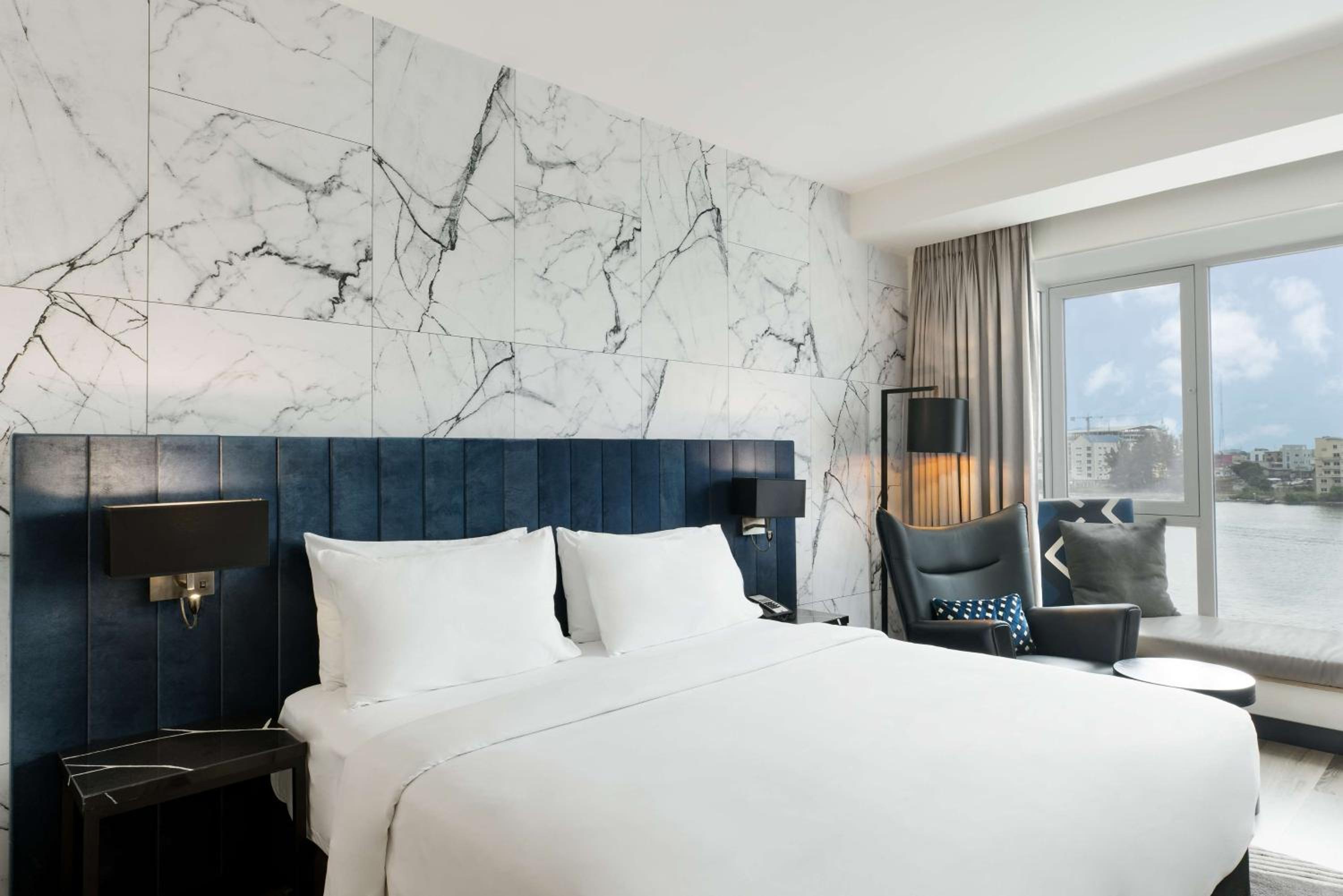 Premium Room with Lagoon View - Photo 3