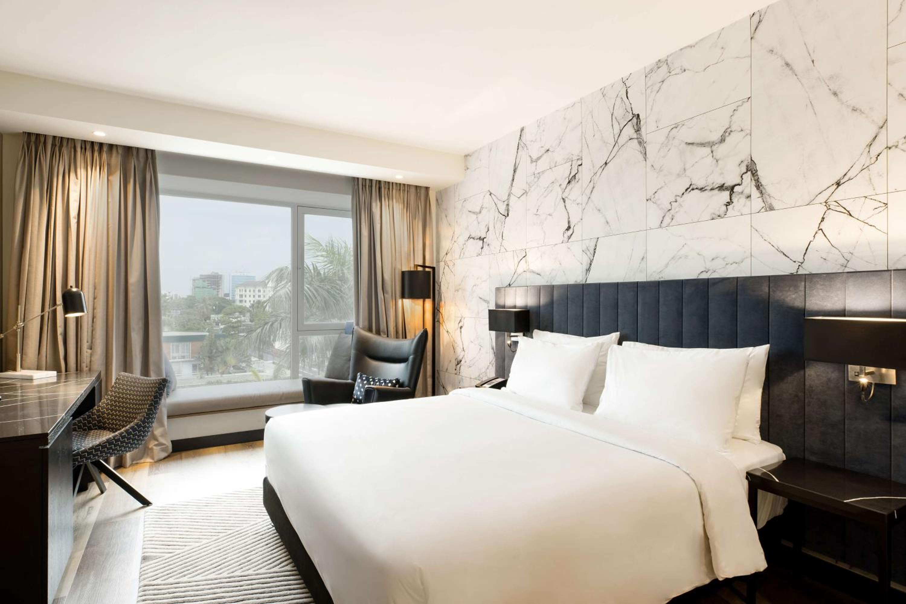 Premium Room with City View and Lounge Access - Photo 2