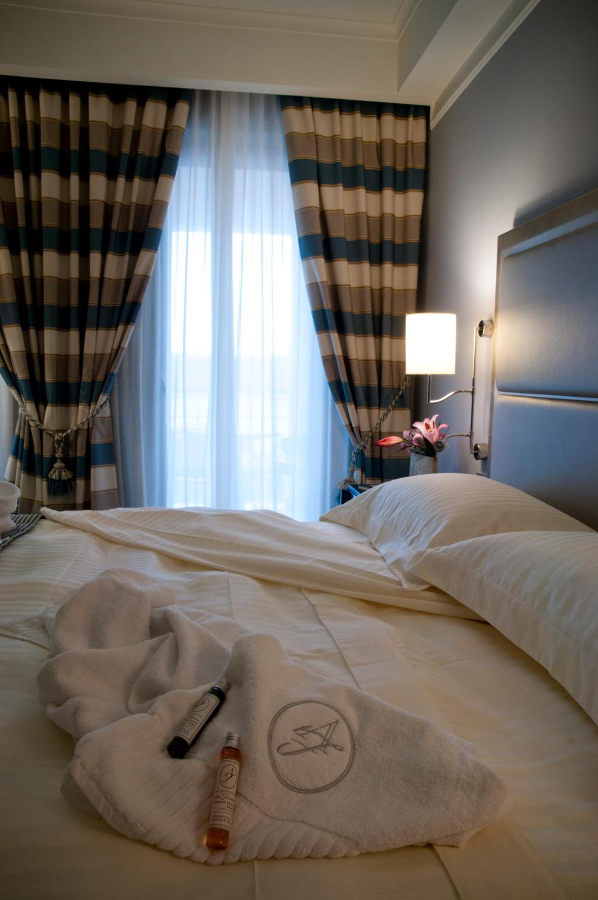 Prestige King Room with Spa Package - Photo 13