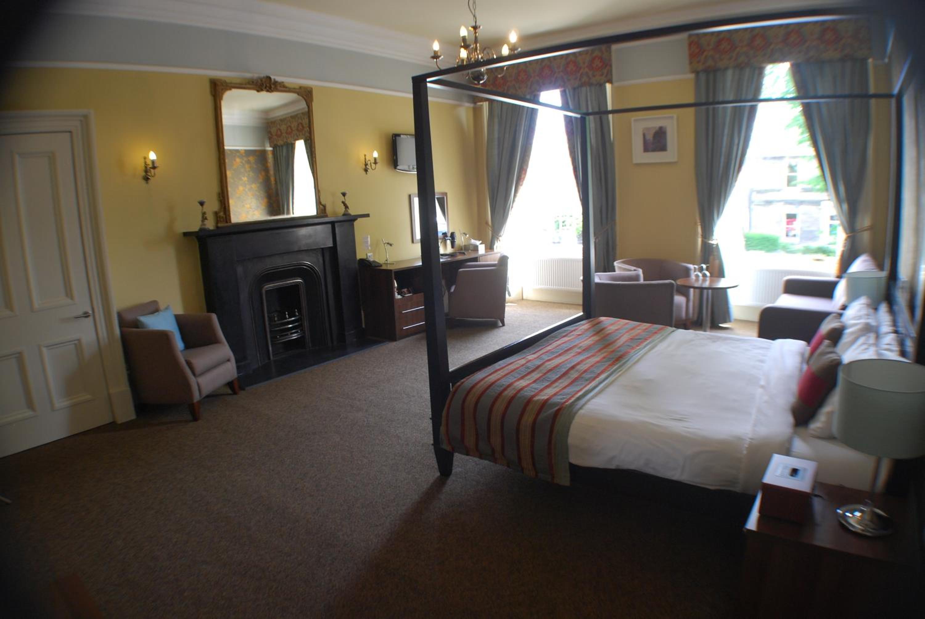 Four-Poster Suite - Photo 2