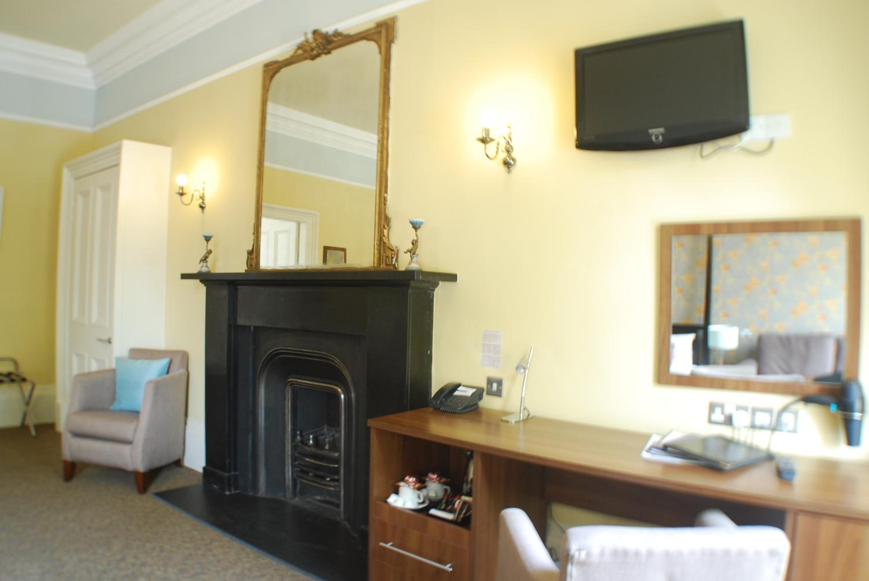 Four-Poster Suite - Photo 8