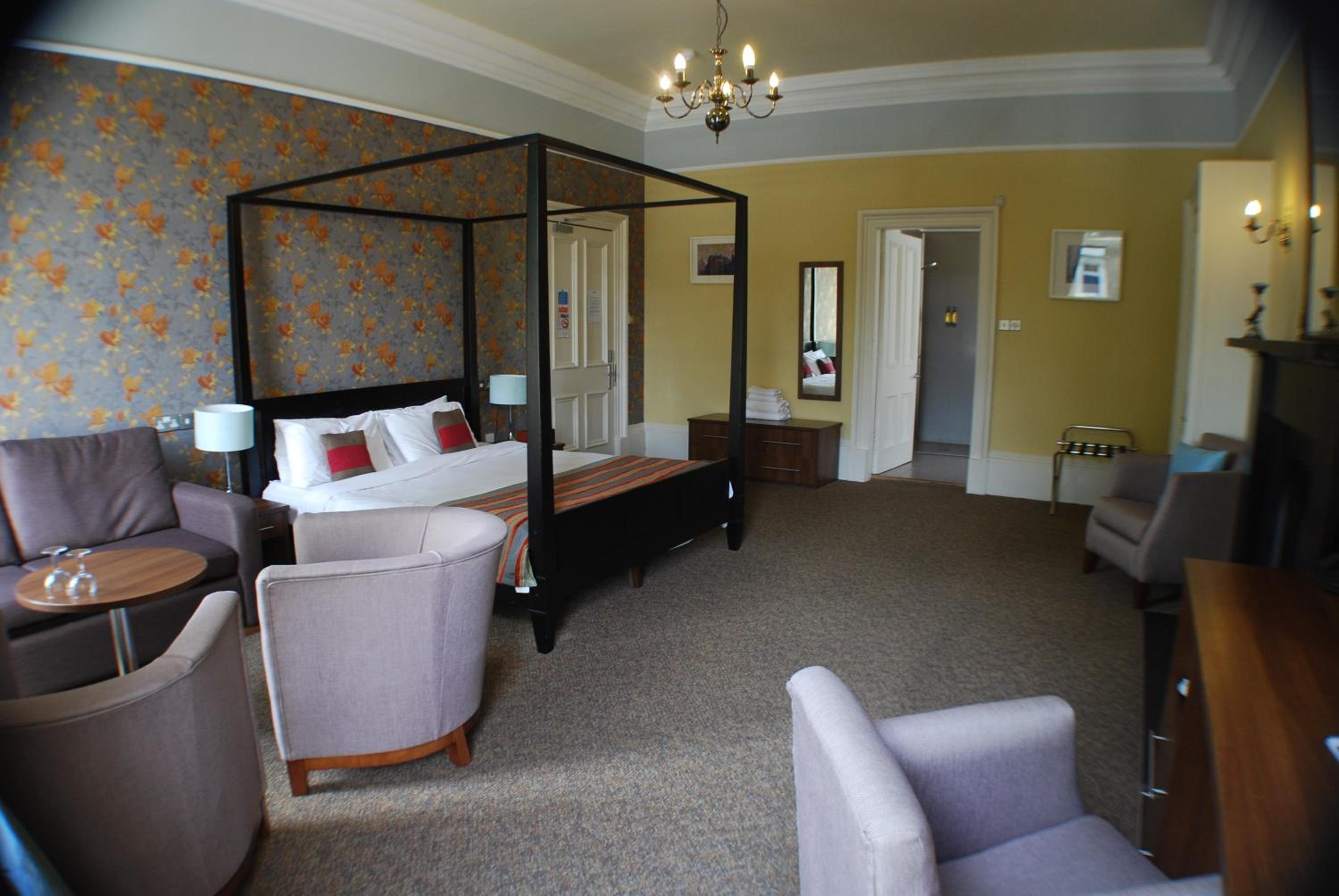 Four-Poster Suite - Photo 3