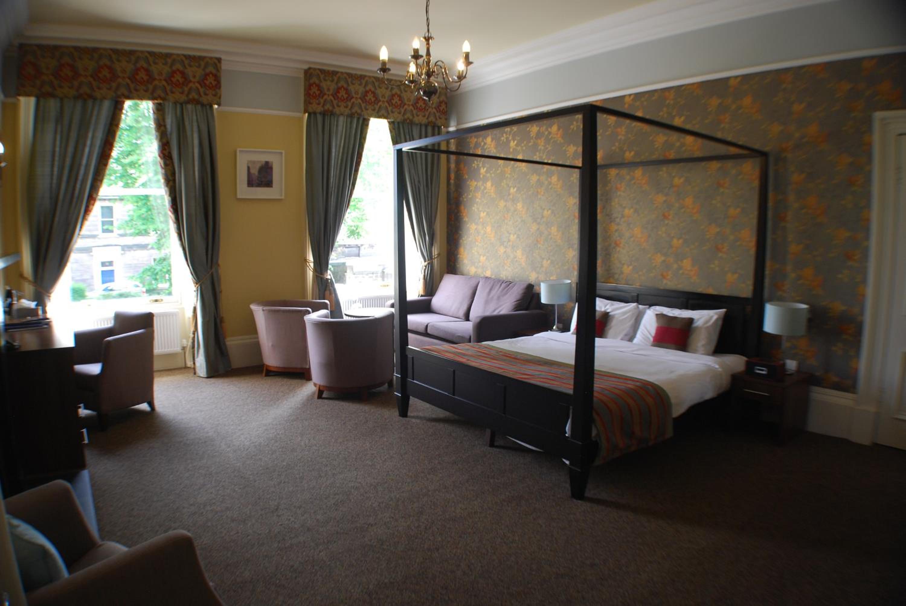 Four-Poster Suite - Photo 1