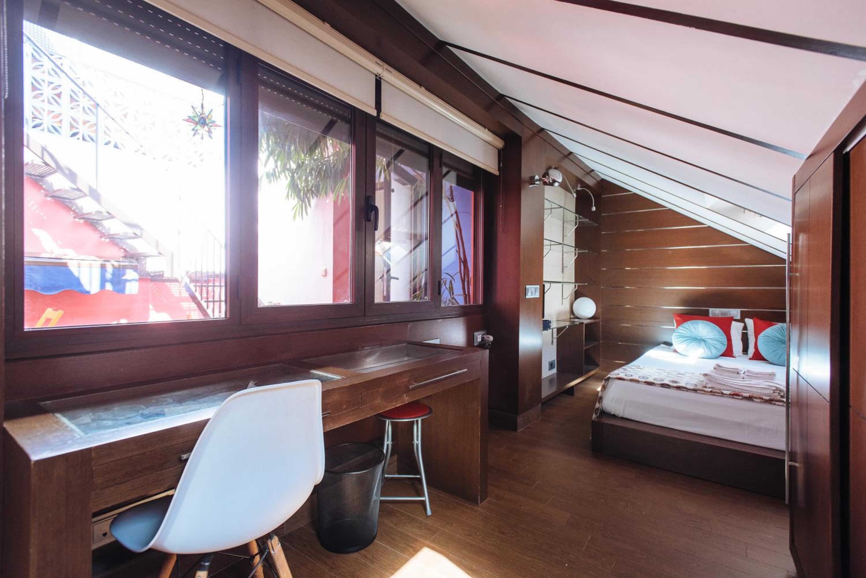Deluxe Family Room with Private Bathroom - Photo 2