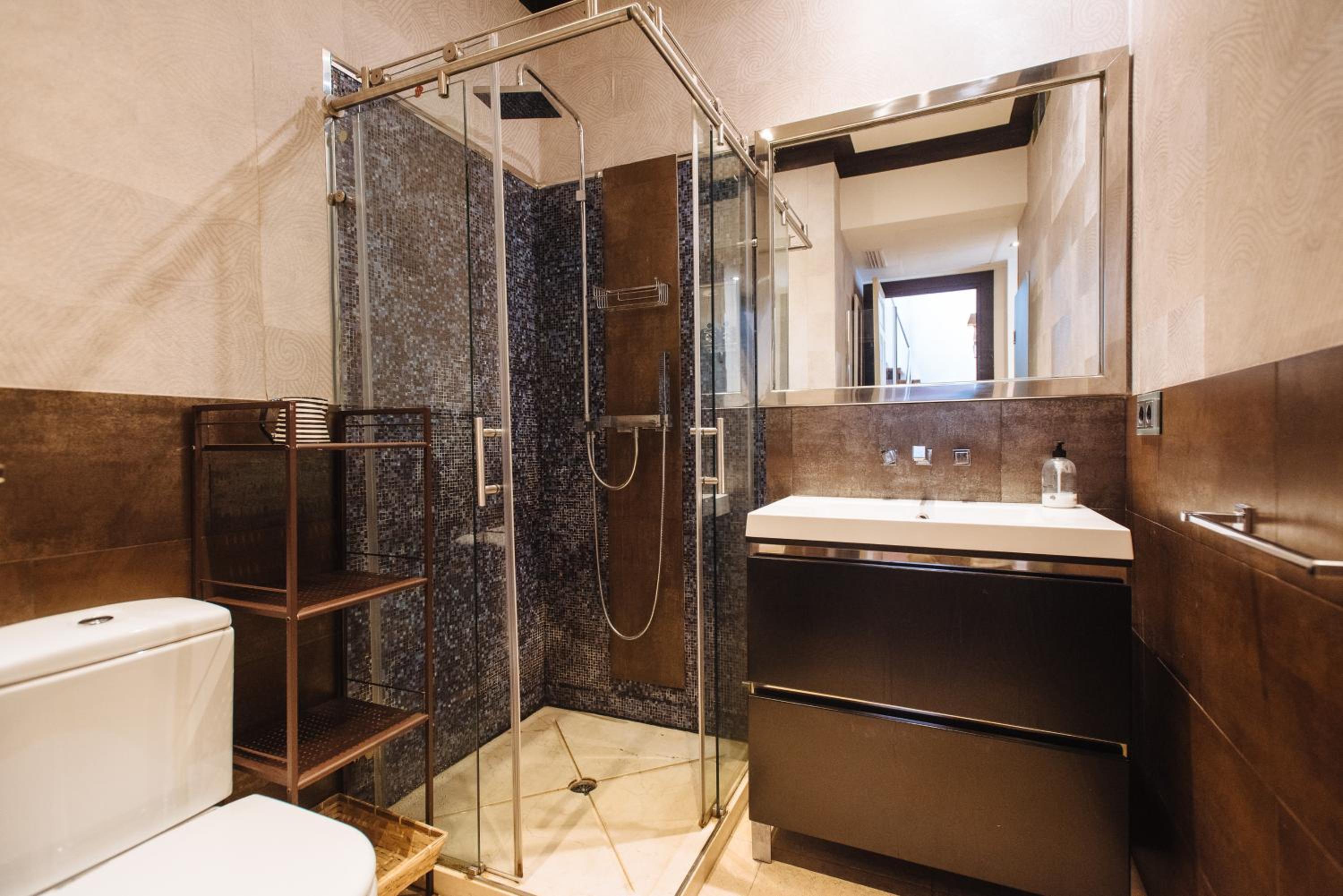 Superior Double Room with Ensuite Bathroom - Photo 2