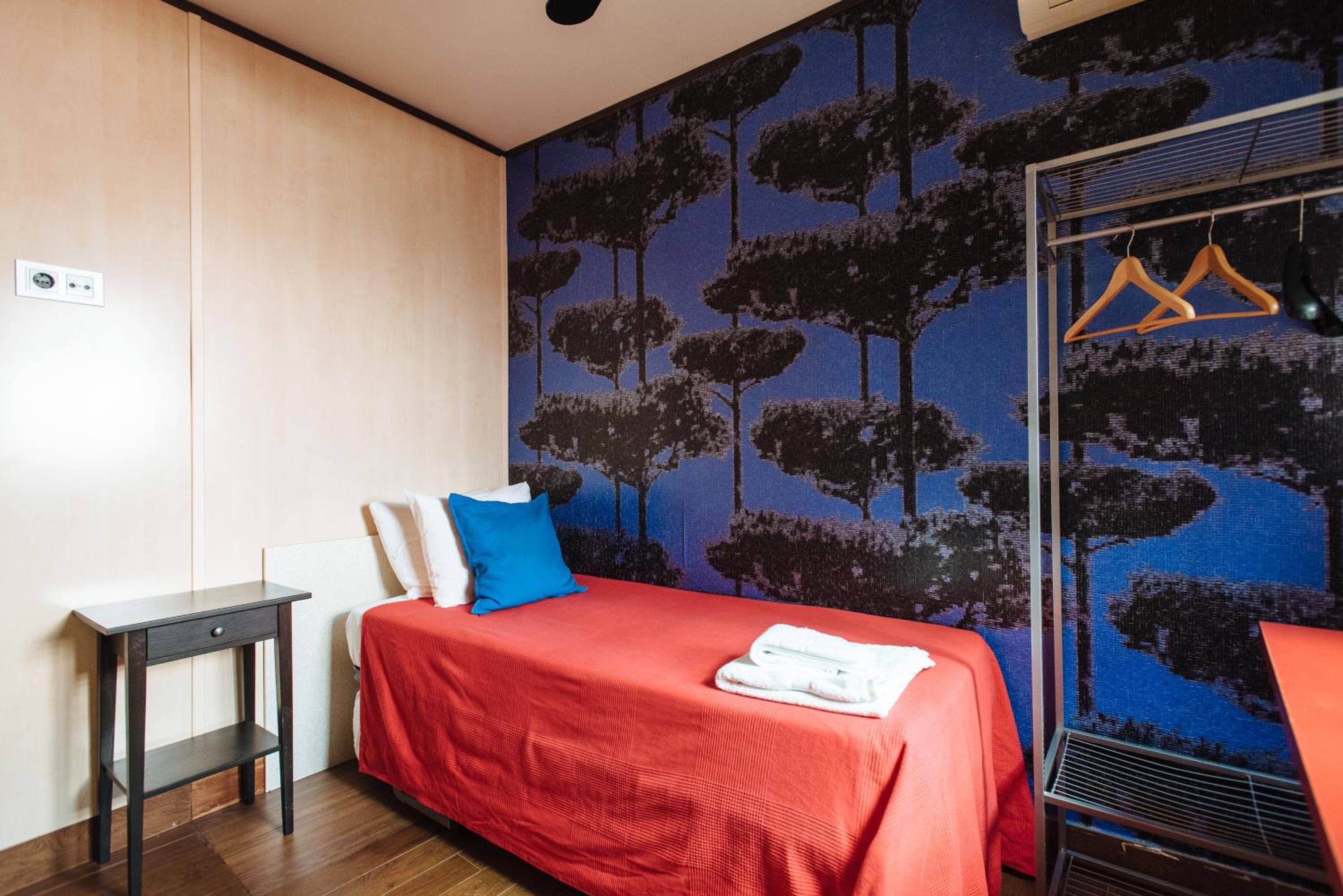 Deluxe Family Room with Private Bathroom - Photo 4