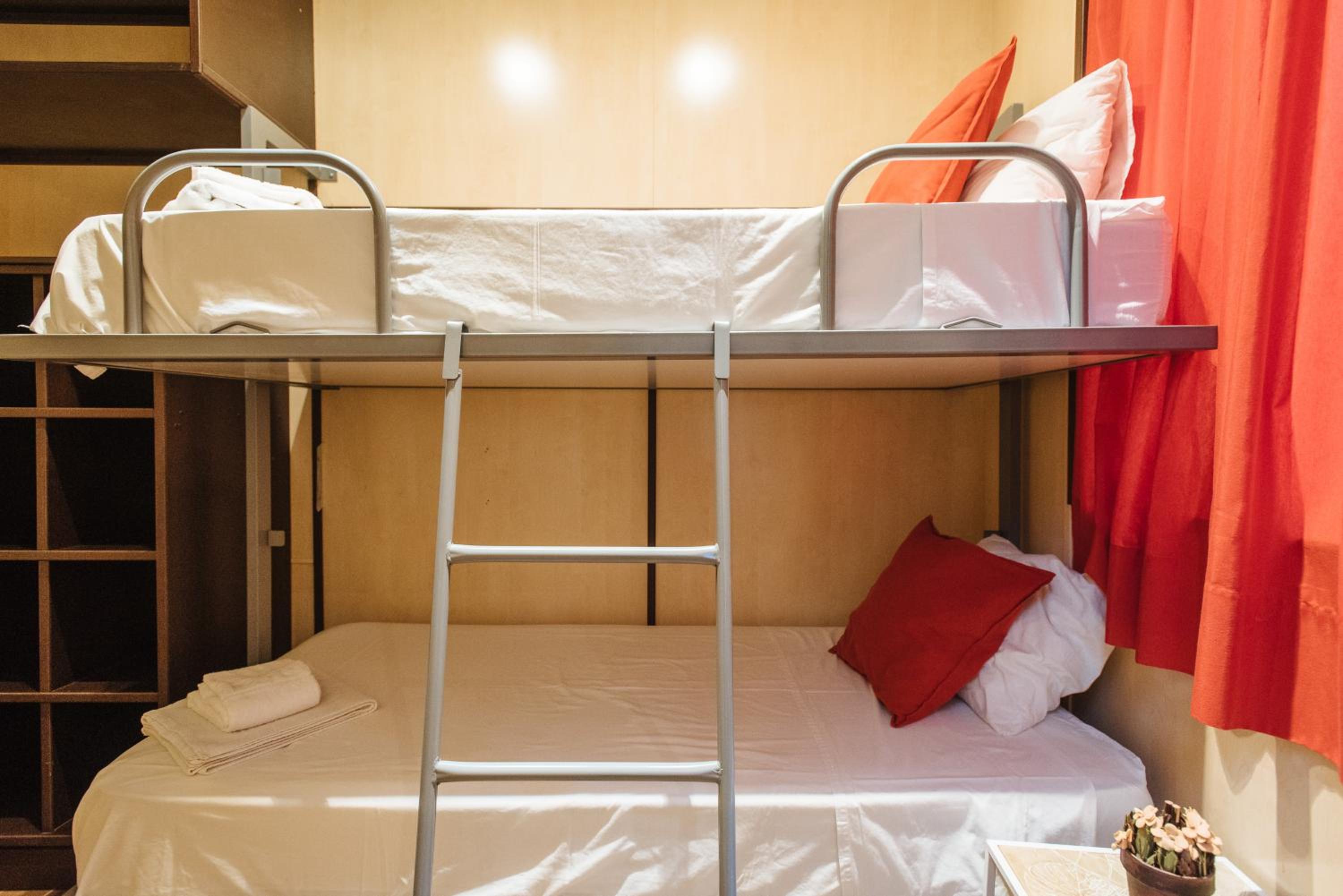 Quadruple Room with Private External Bathroom - Photo 4