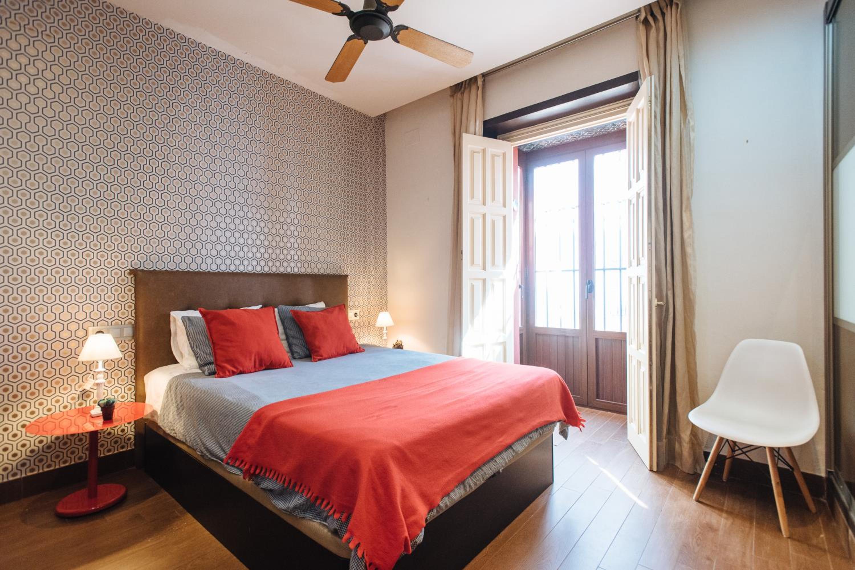 Superior Double Room with Ensuite Bathroom - Photo 1