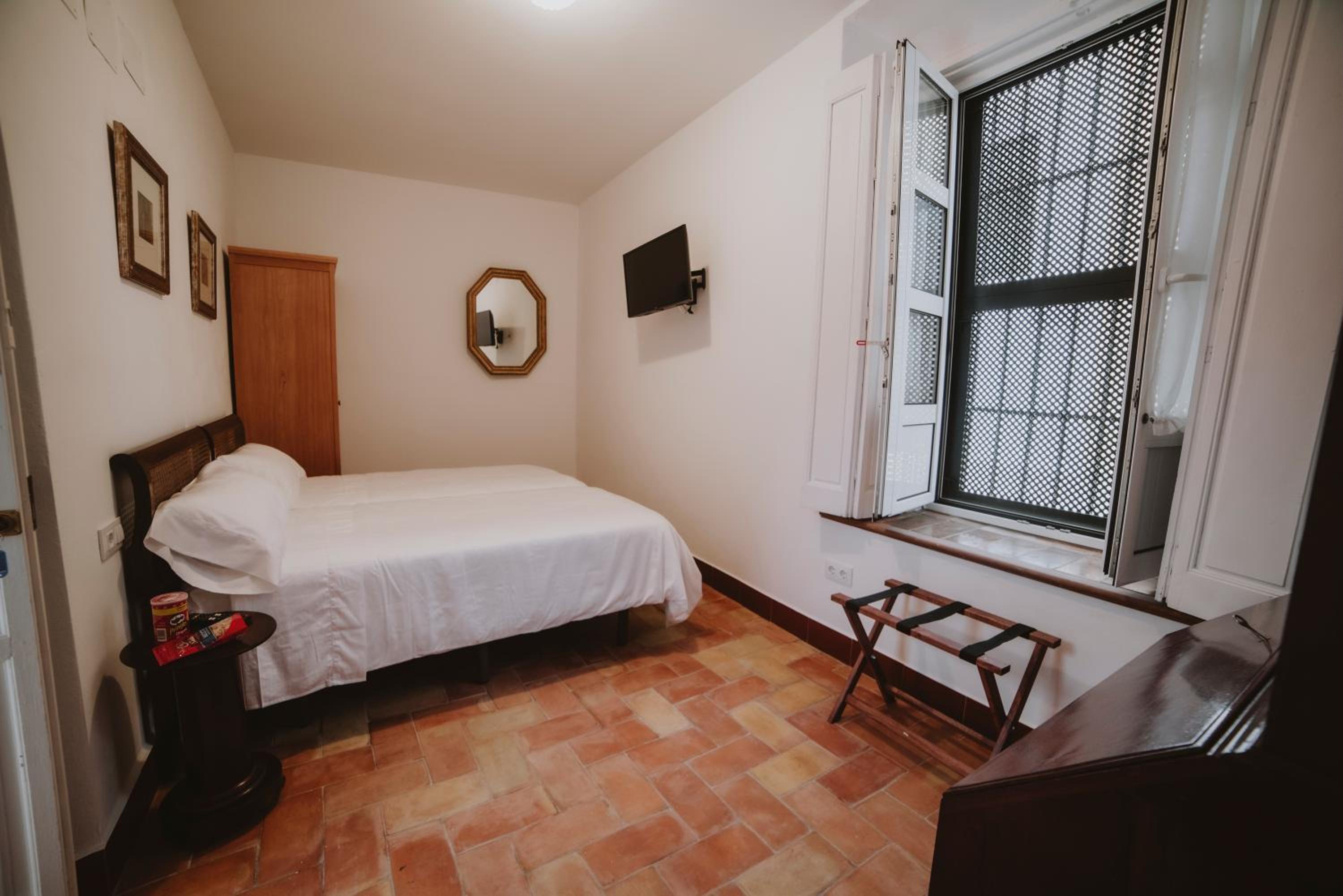 Double Room with Private Bathroom photo 2