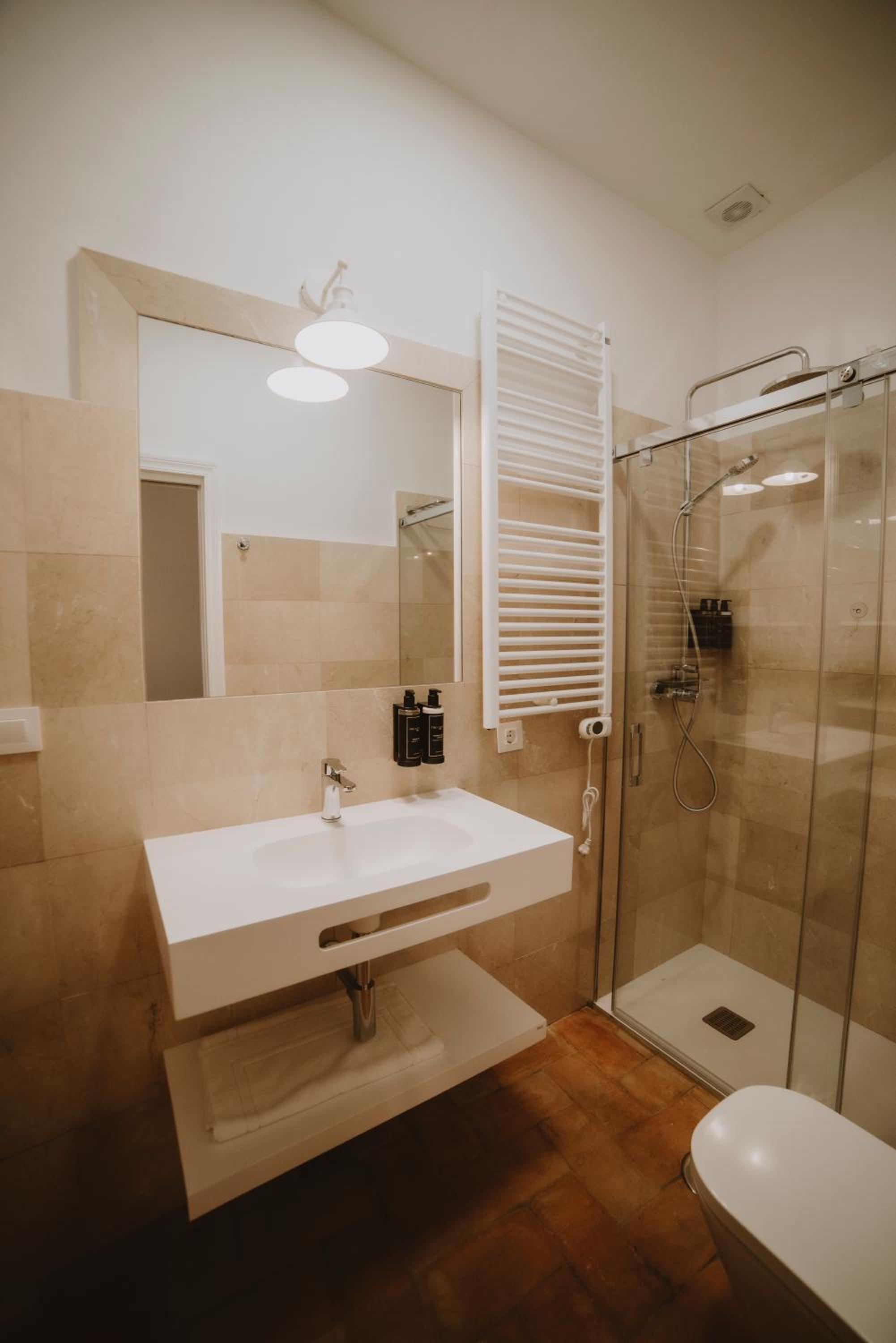 Double Room with Private Bathroom photo 2