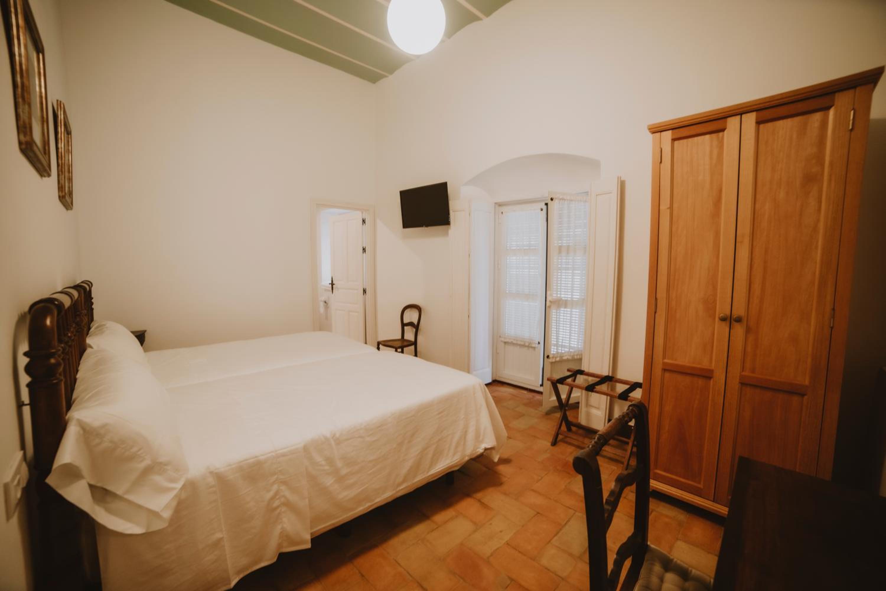Double Room with Private Bathroom photo 3