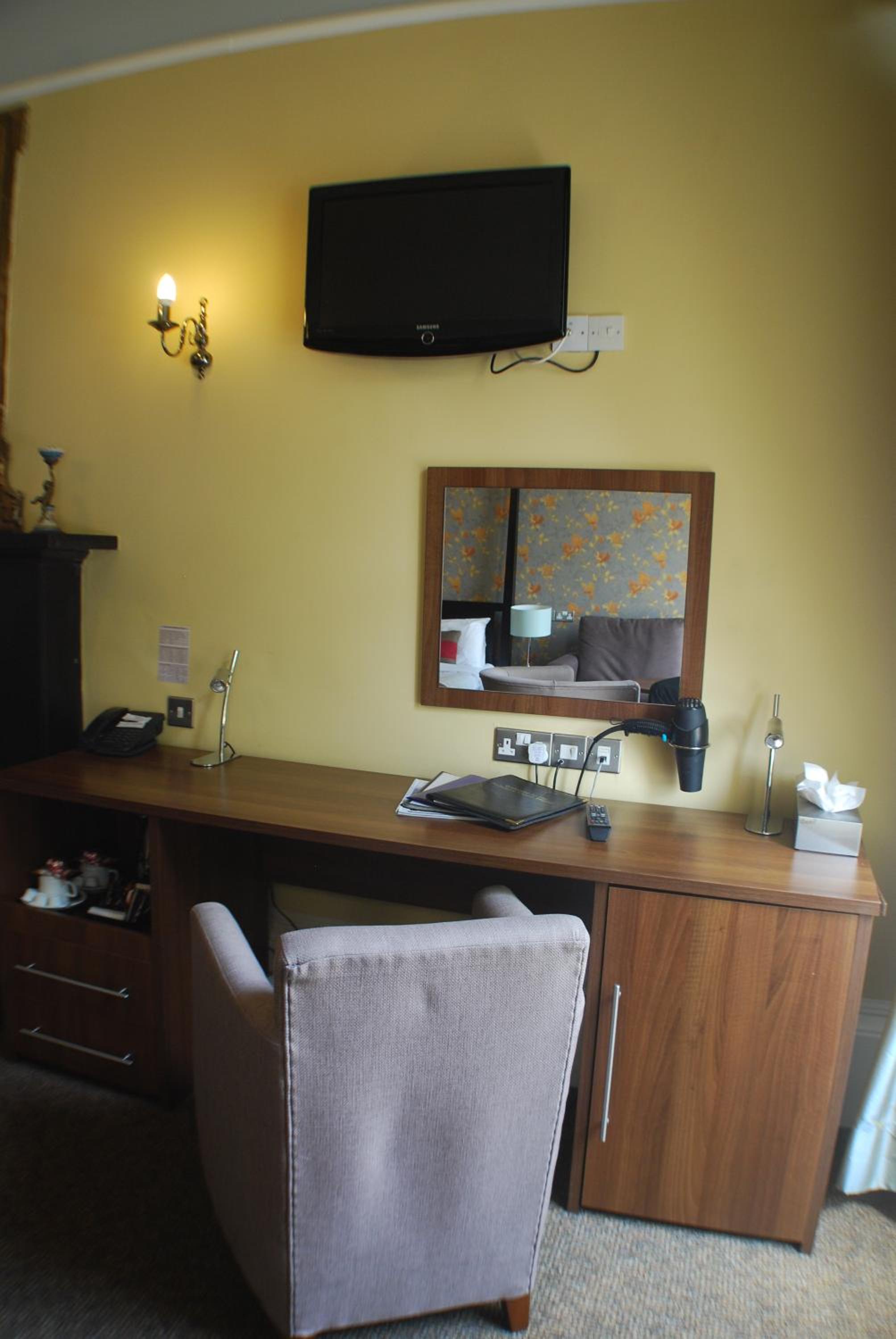 Four-Poster Suite - Photo 11