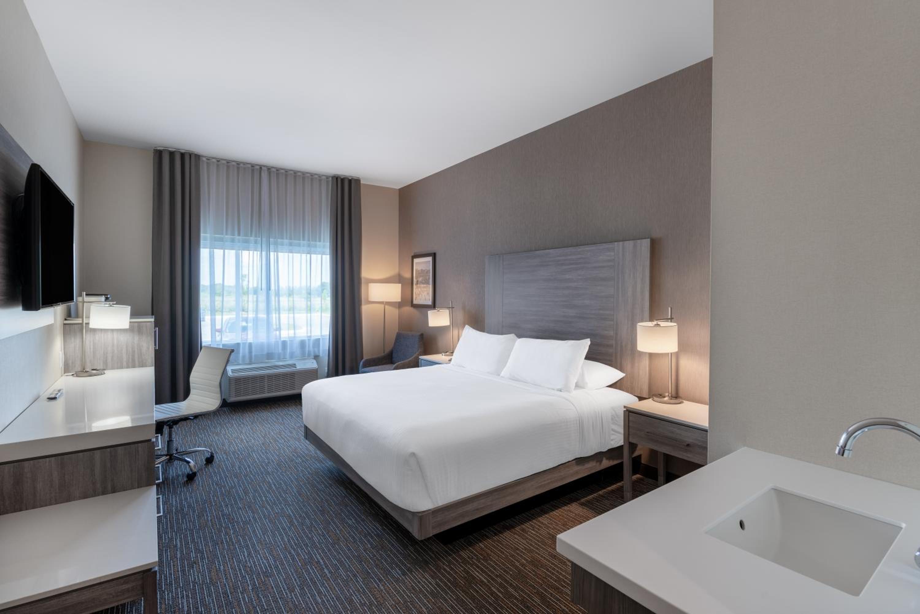 King Room - Non-Smoking - Photo 1