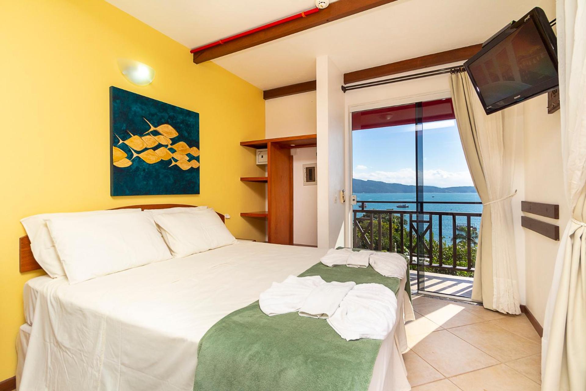 Deluxe Suite with Spa Bath