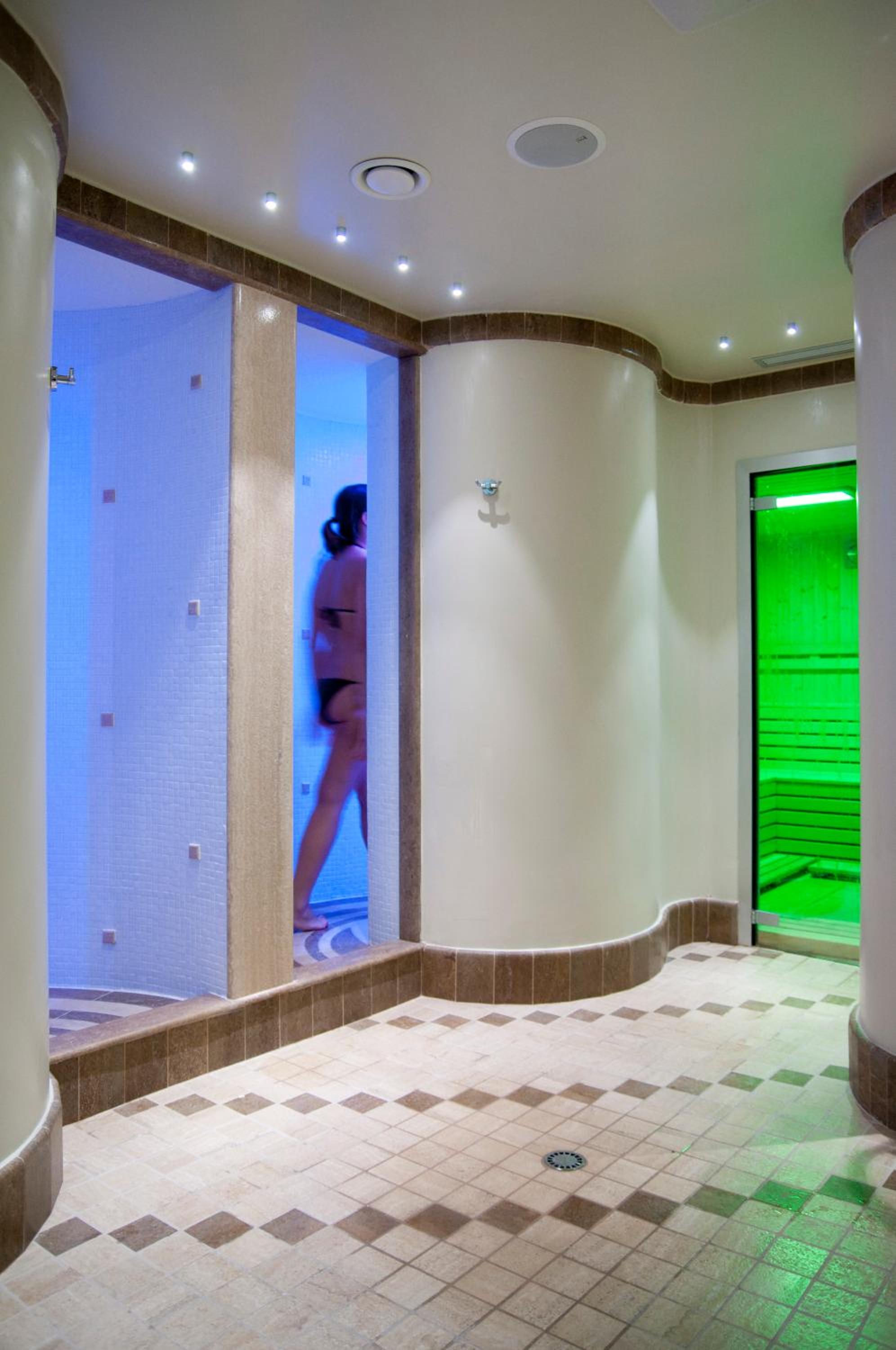 Prestige King Room with Spa Package - Photo 9
