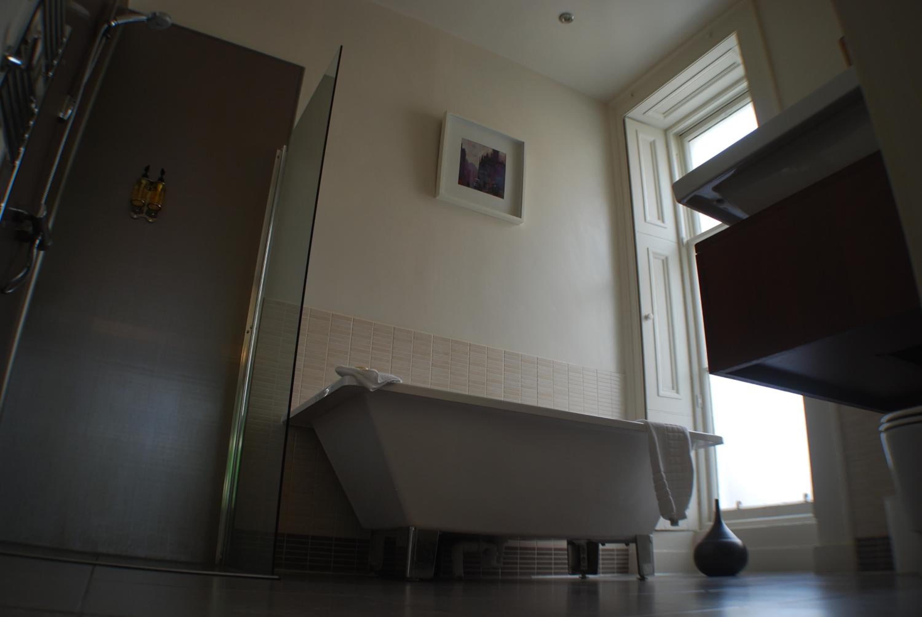 Four-Poster Suite - Photo 12