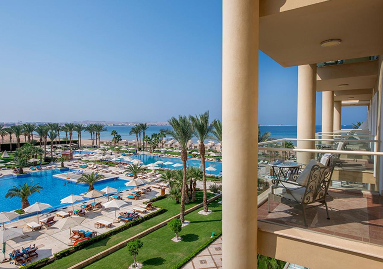 Jacuzzi Deluxe Junior Suite Sea and Pool View with VIP Package - Photo 4