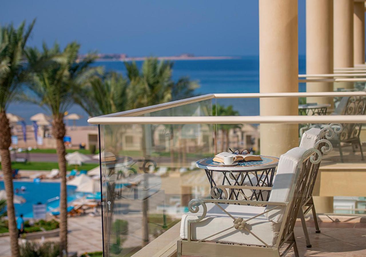 Jacuzzi Deluxe Junior Suite Sea and Pool View with VIP Package - Photo 2