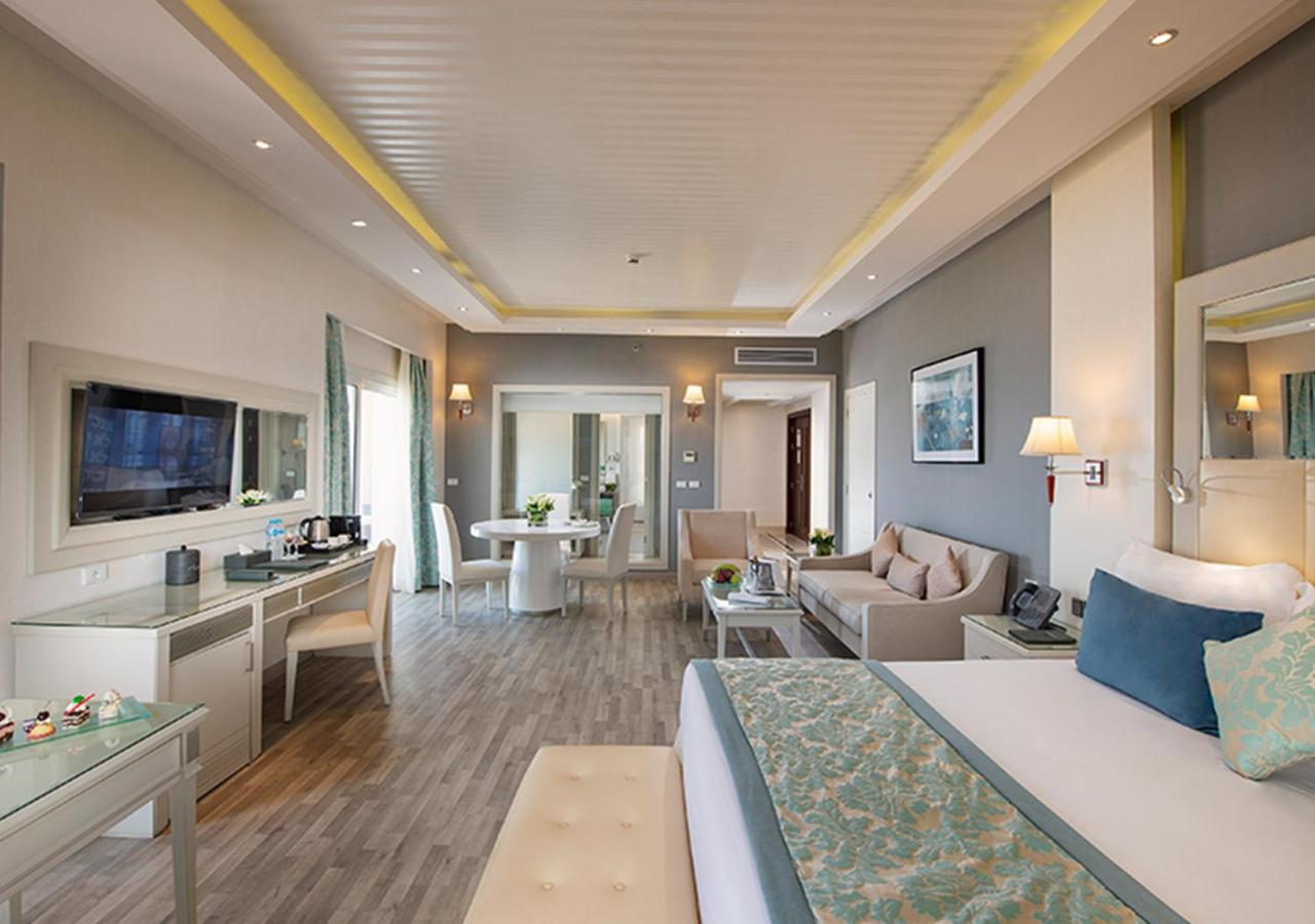 Le Reve Suite Prime Sea View and Pool View with VIP Package - Photo 3