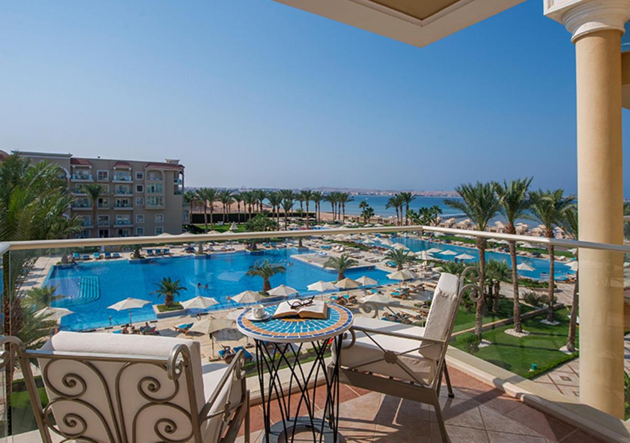Premium Jacuzzi Suite Sea View and Pool View with VIP Package - Photo 4