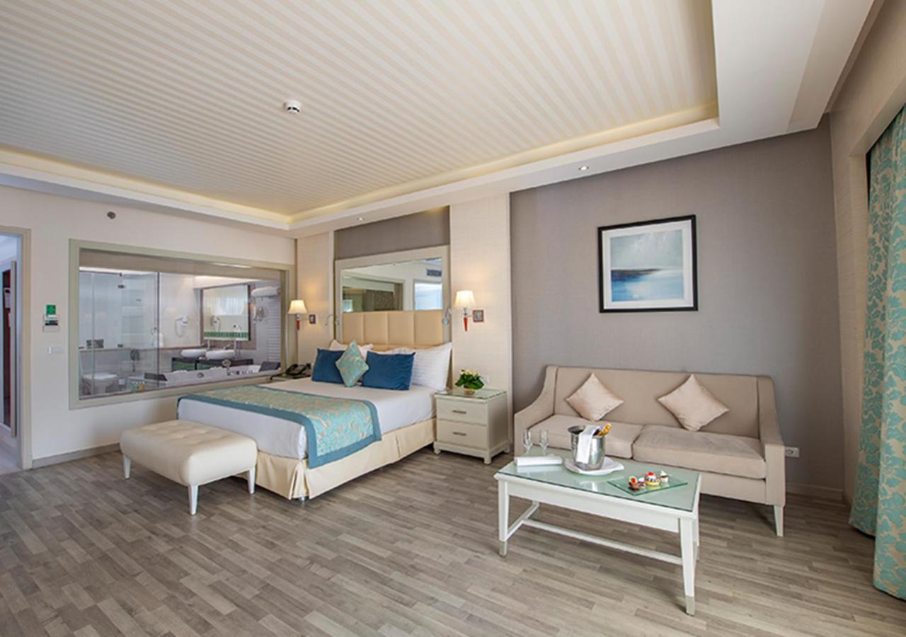 Premium Jacuzzi Suite Sea View and Pool View with VIP Package - Photo 1