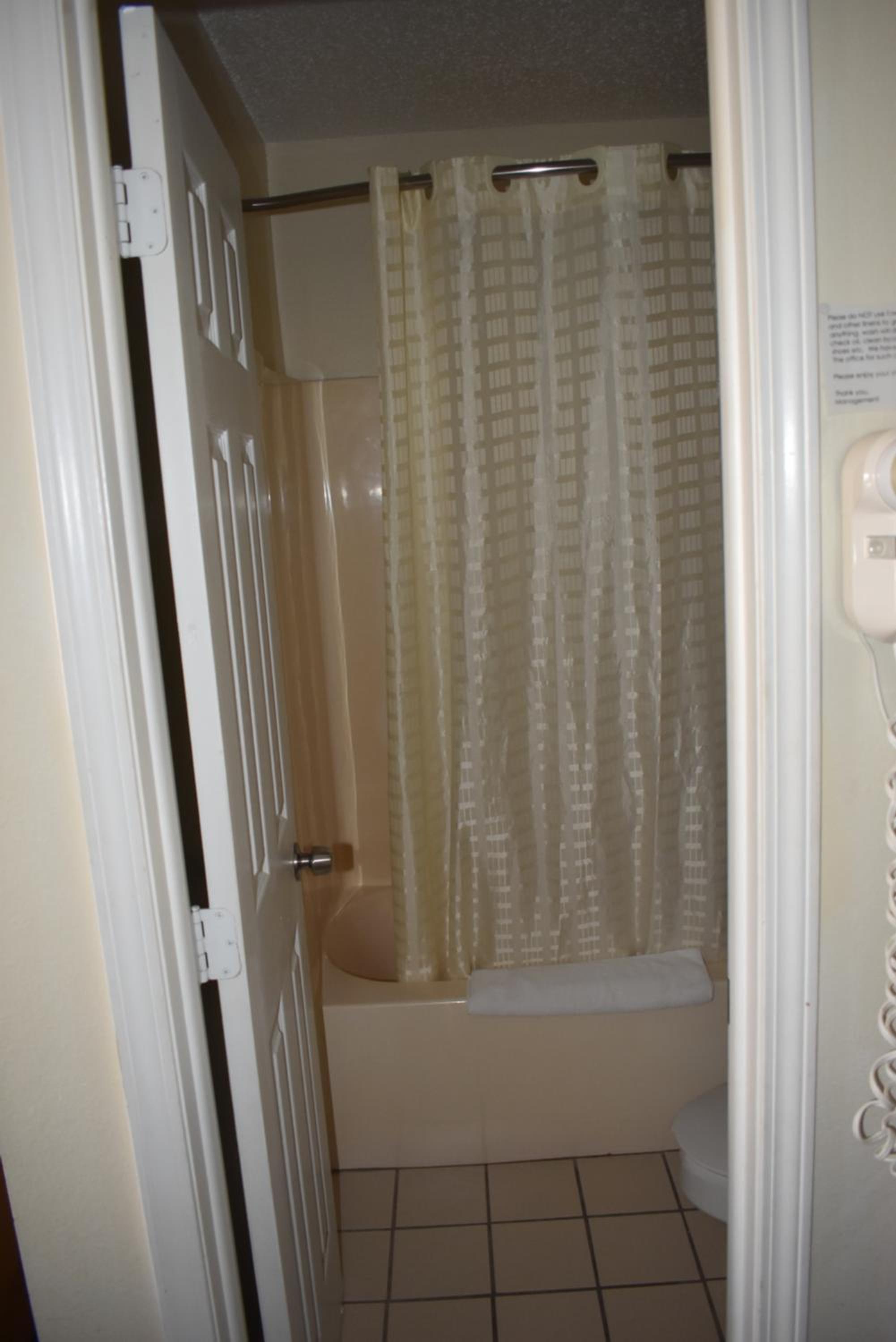 Deluxe King Room - Photo 10