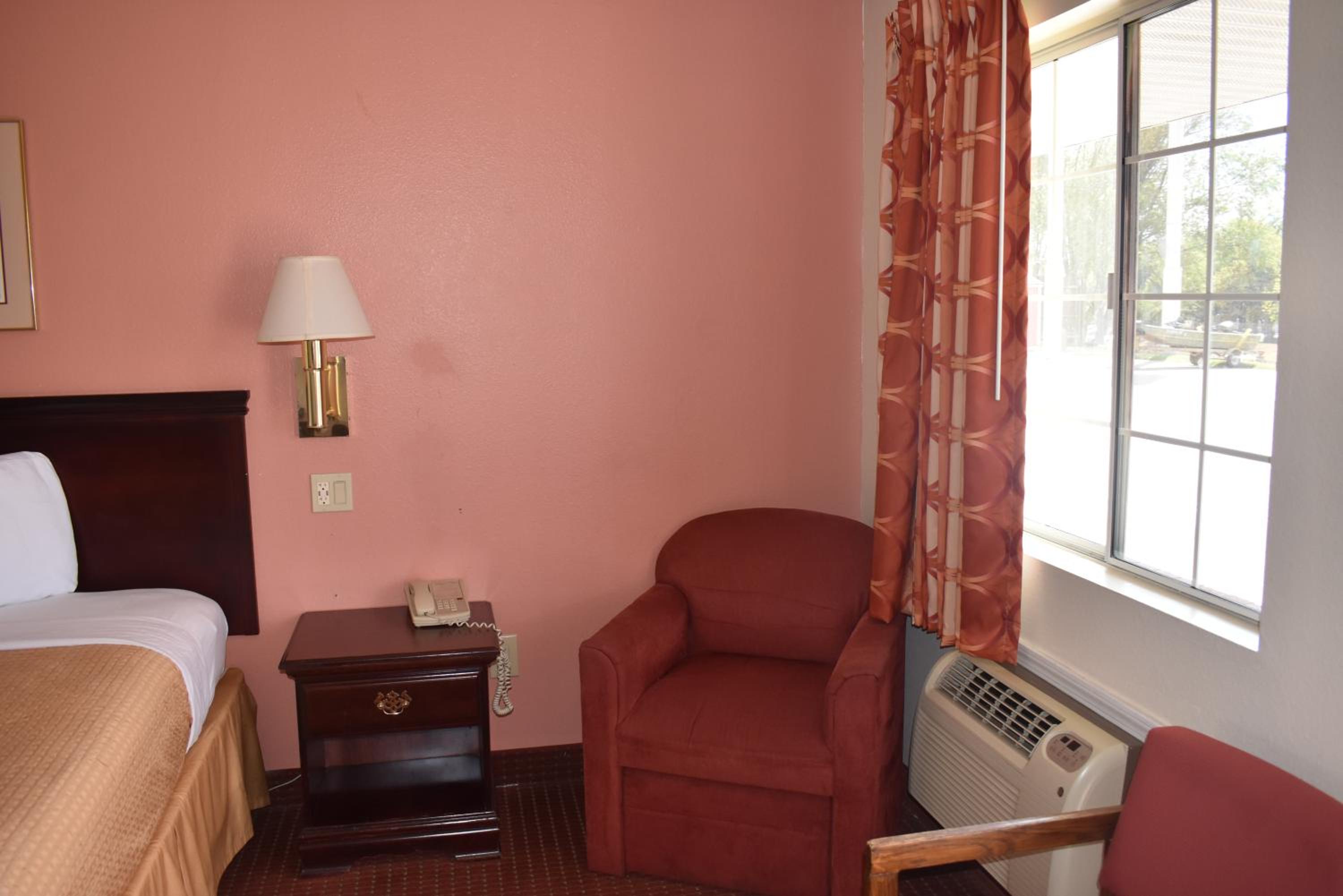 Deluxe King Room - Photo 23