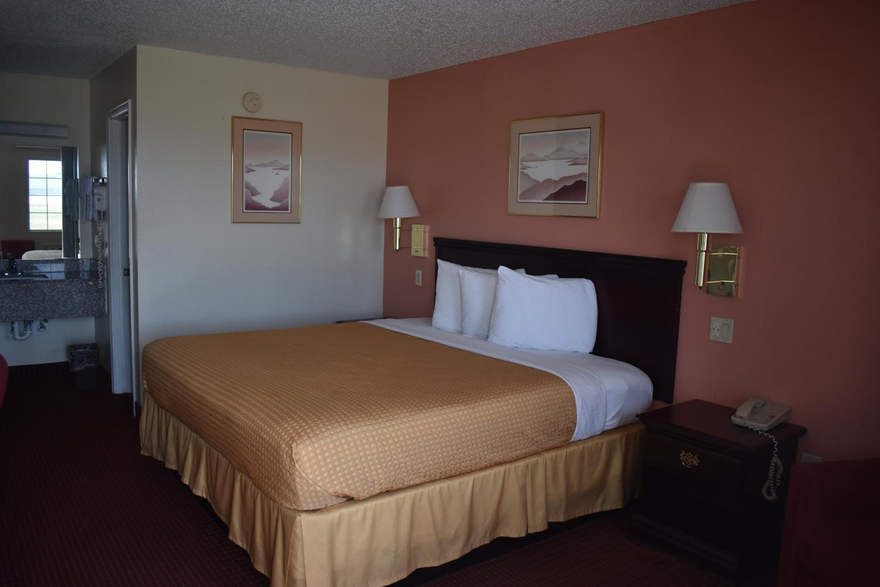 Deluxe King Room - Photo 24