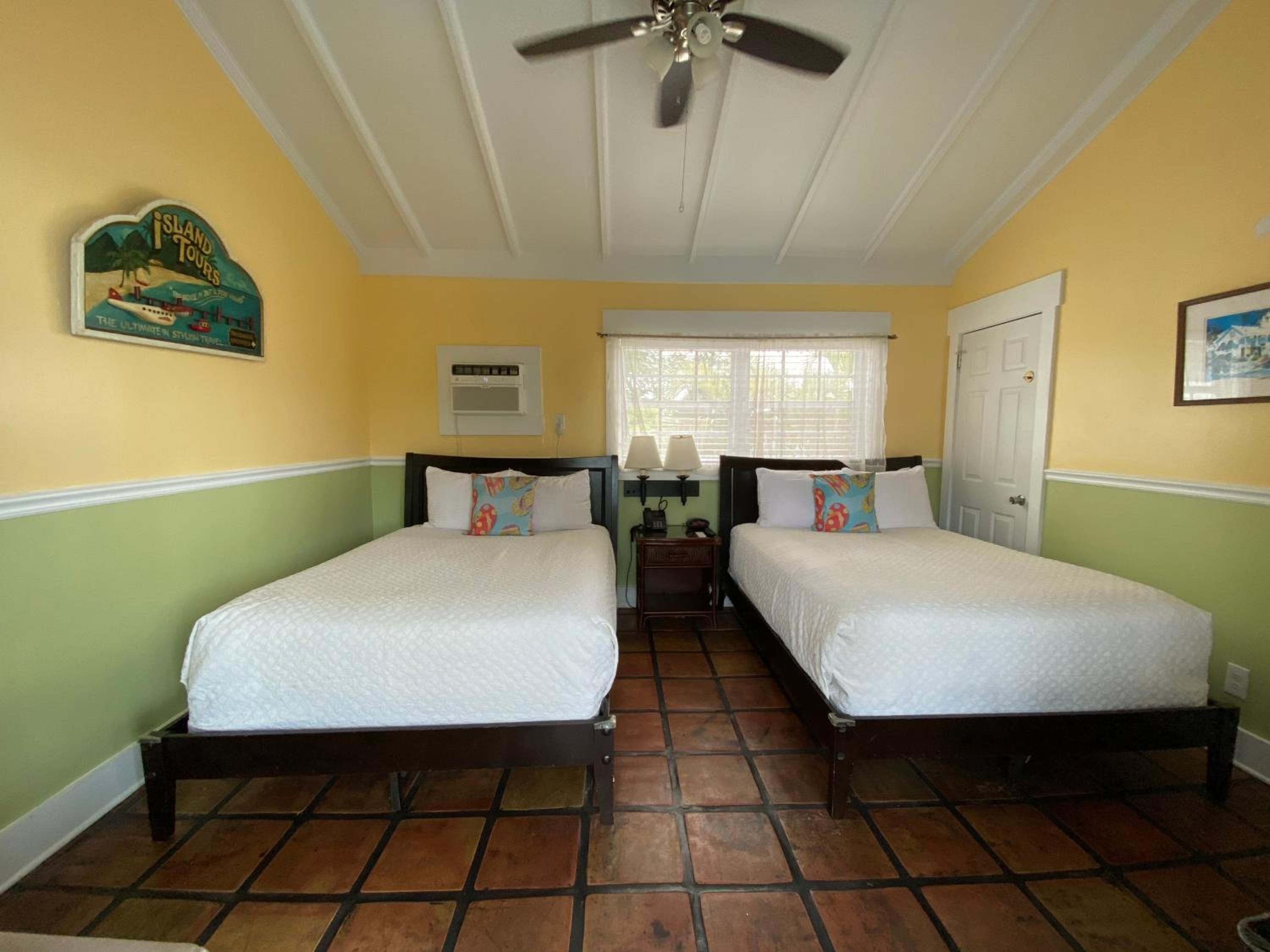 Double Room with Two Double Beds - Photo 19