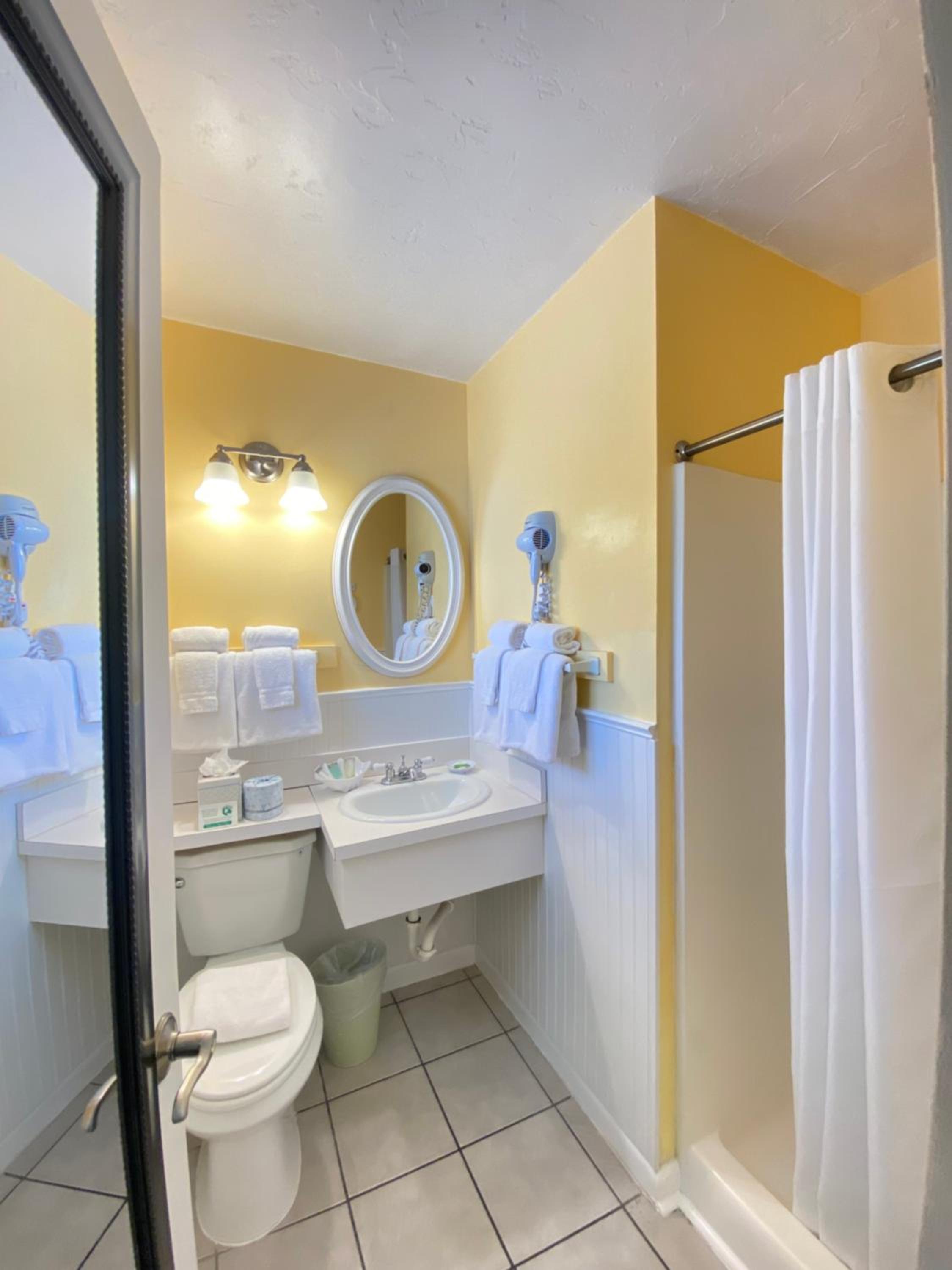 Double Room with Two Double Beds - Photo 18