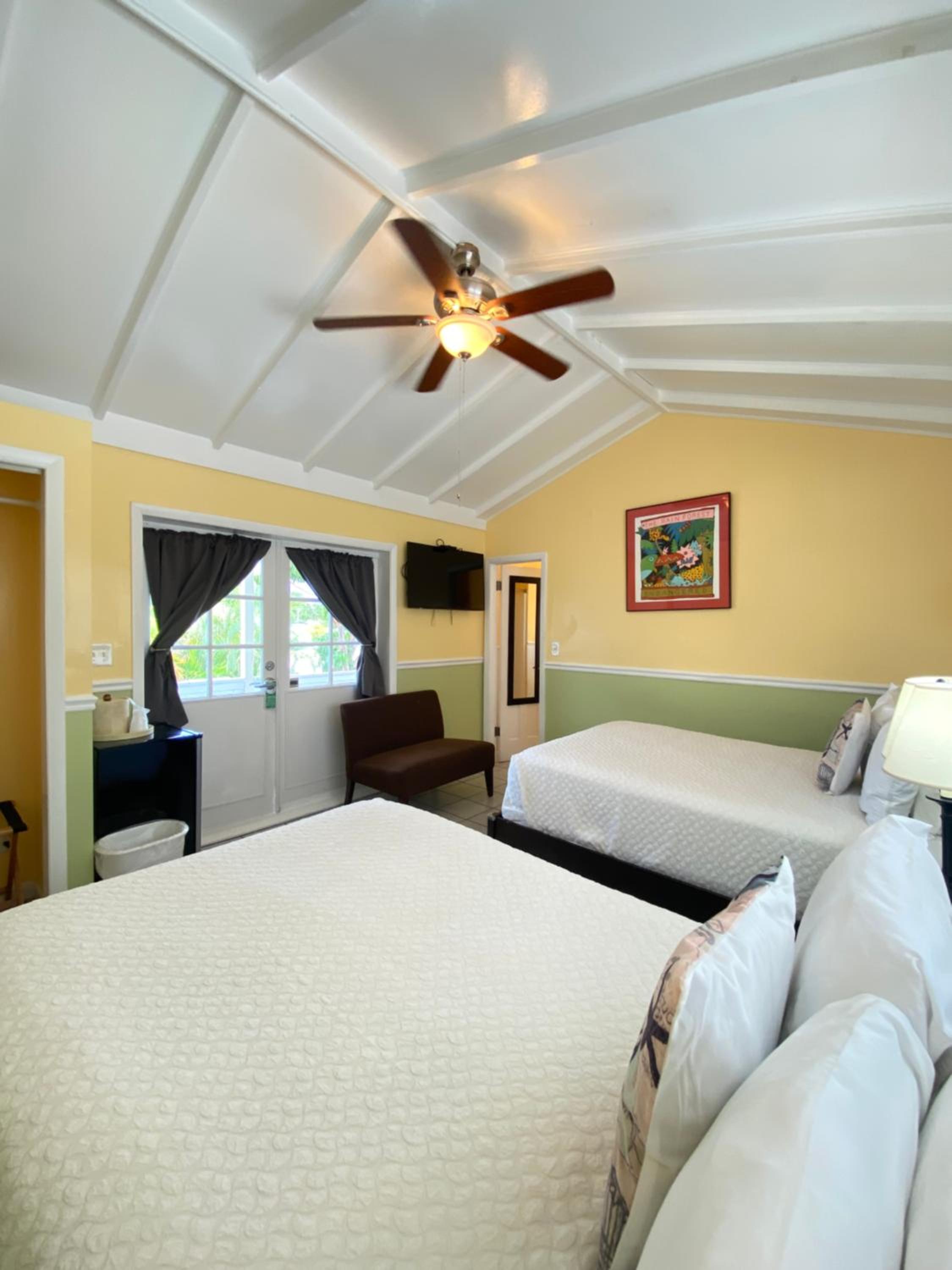 Double Room with Two Double Beds - Photo 17