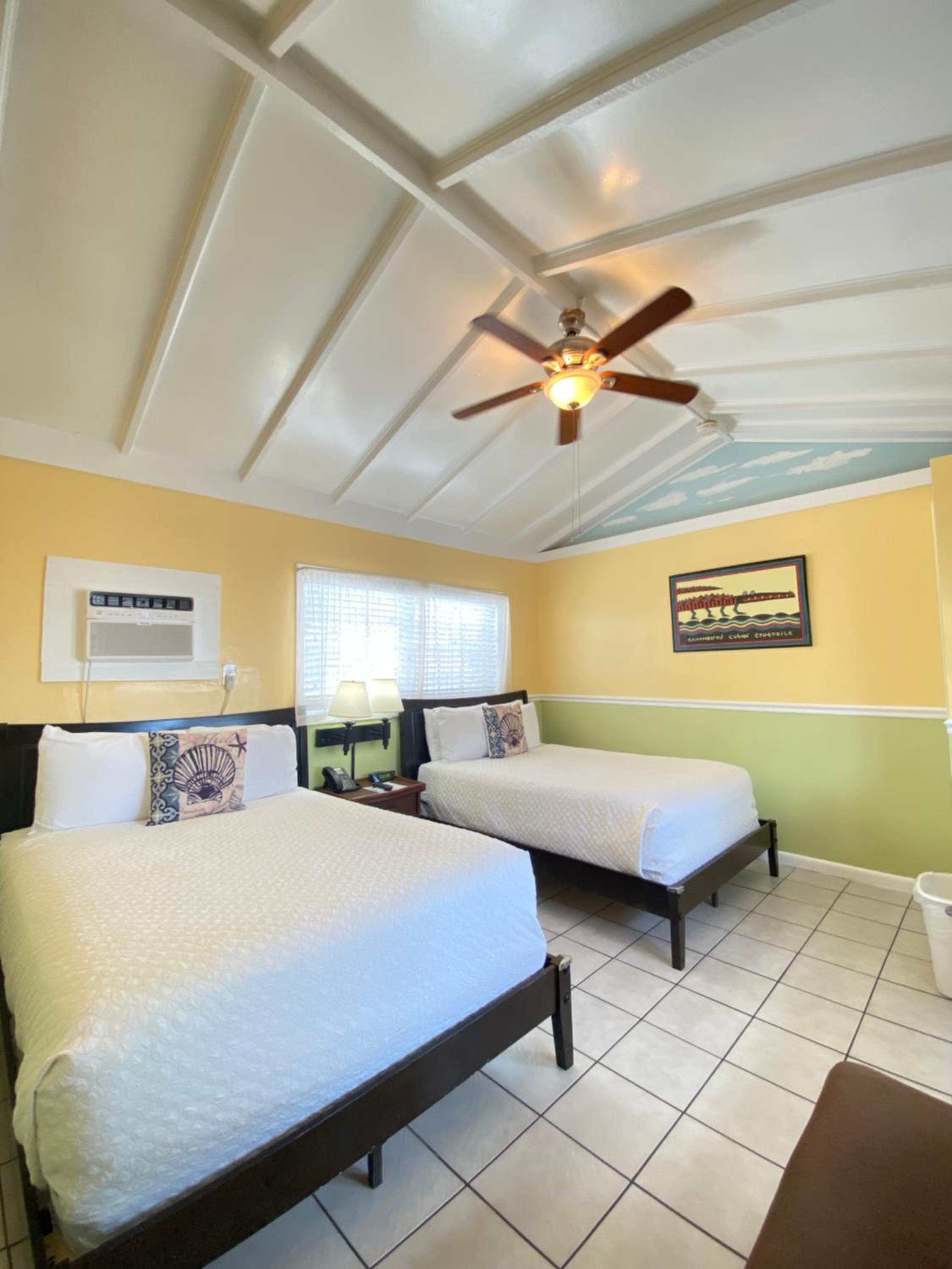 Double Room with Two Double Beds - Photo 16