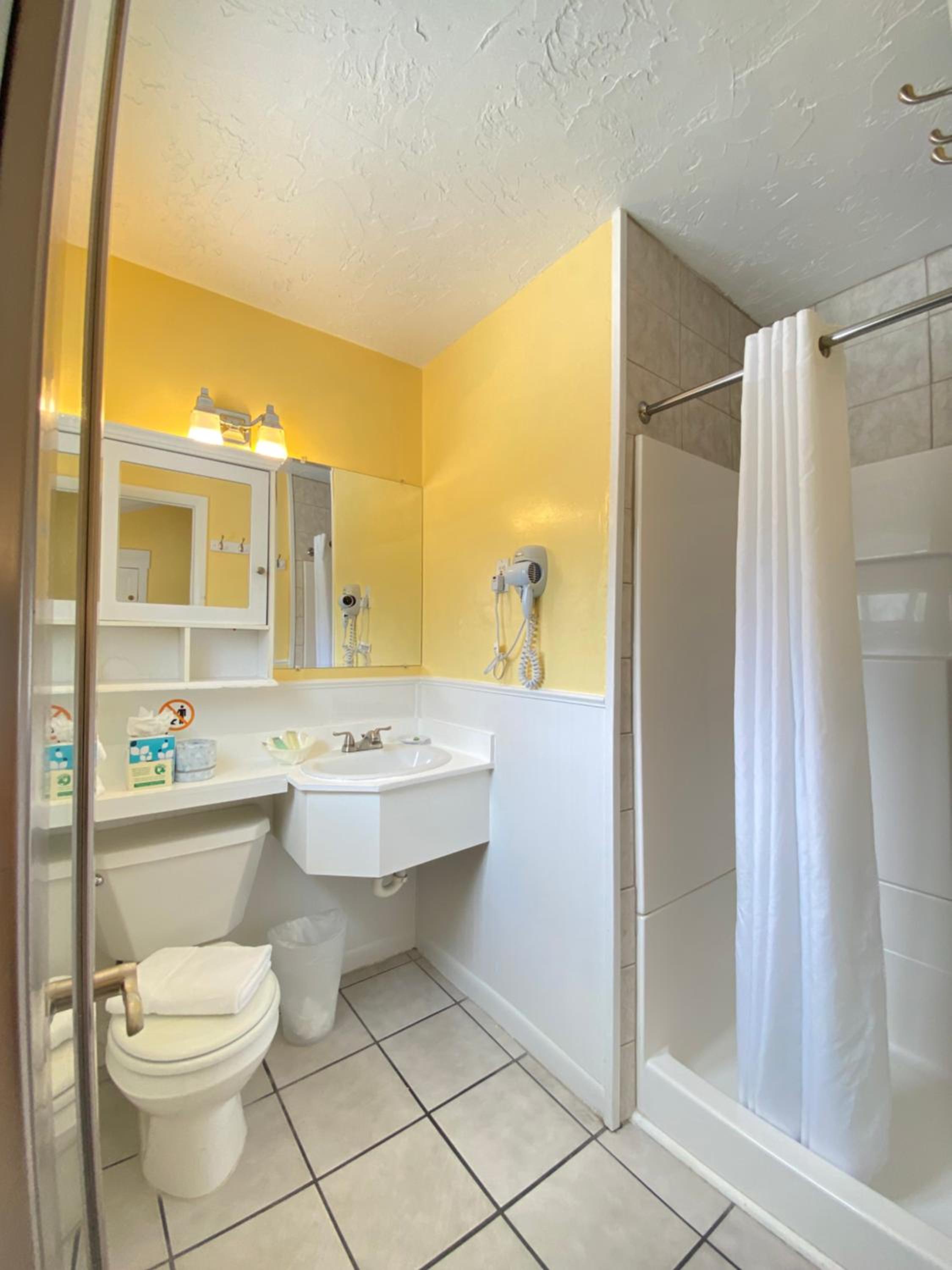 Queen Room - Photo 48