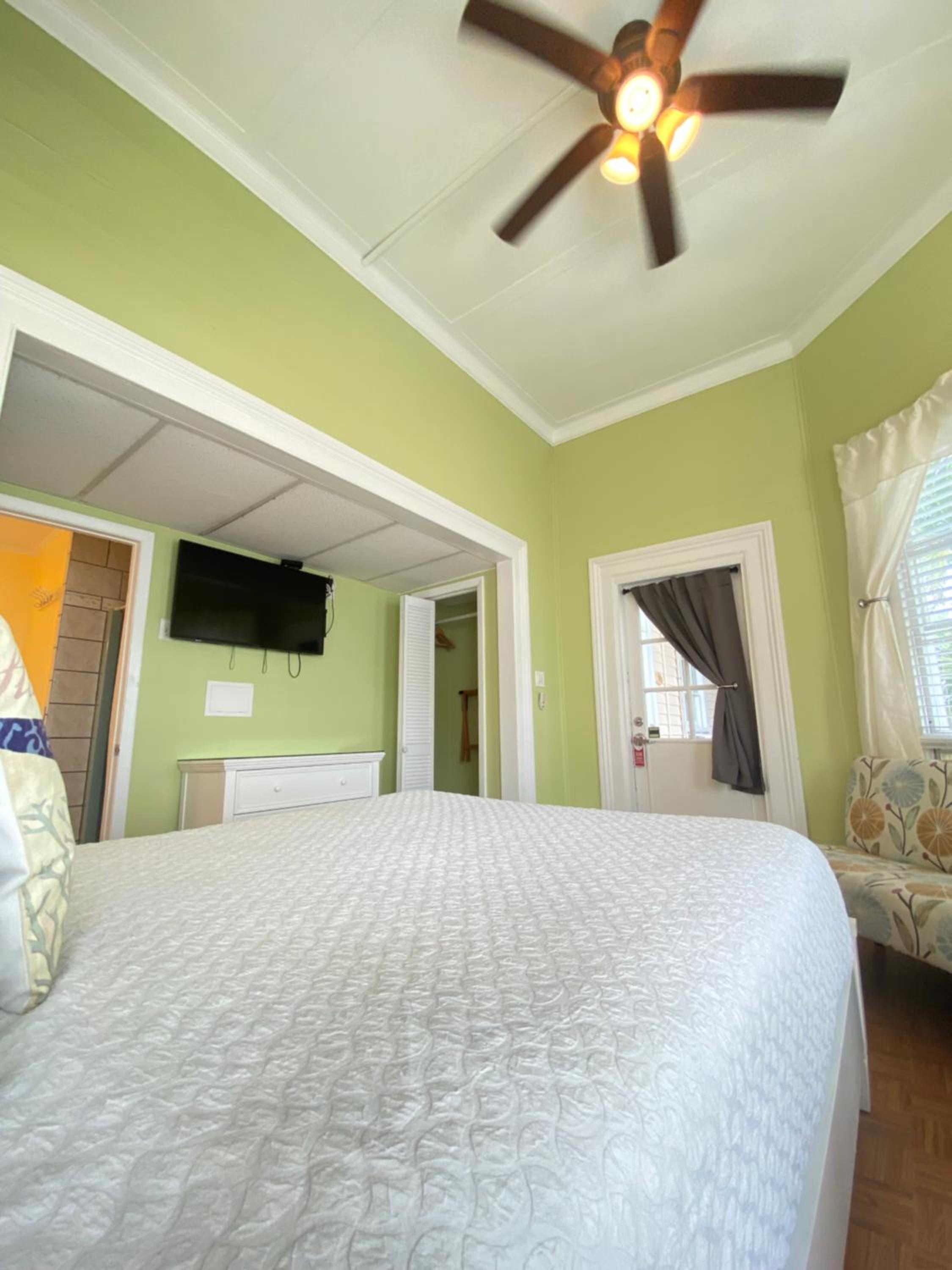 Queen Room - Photo 51