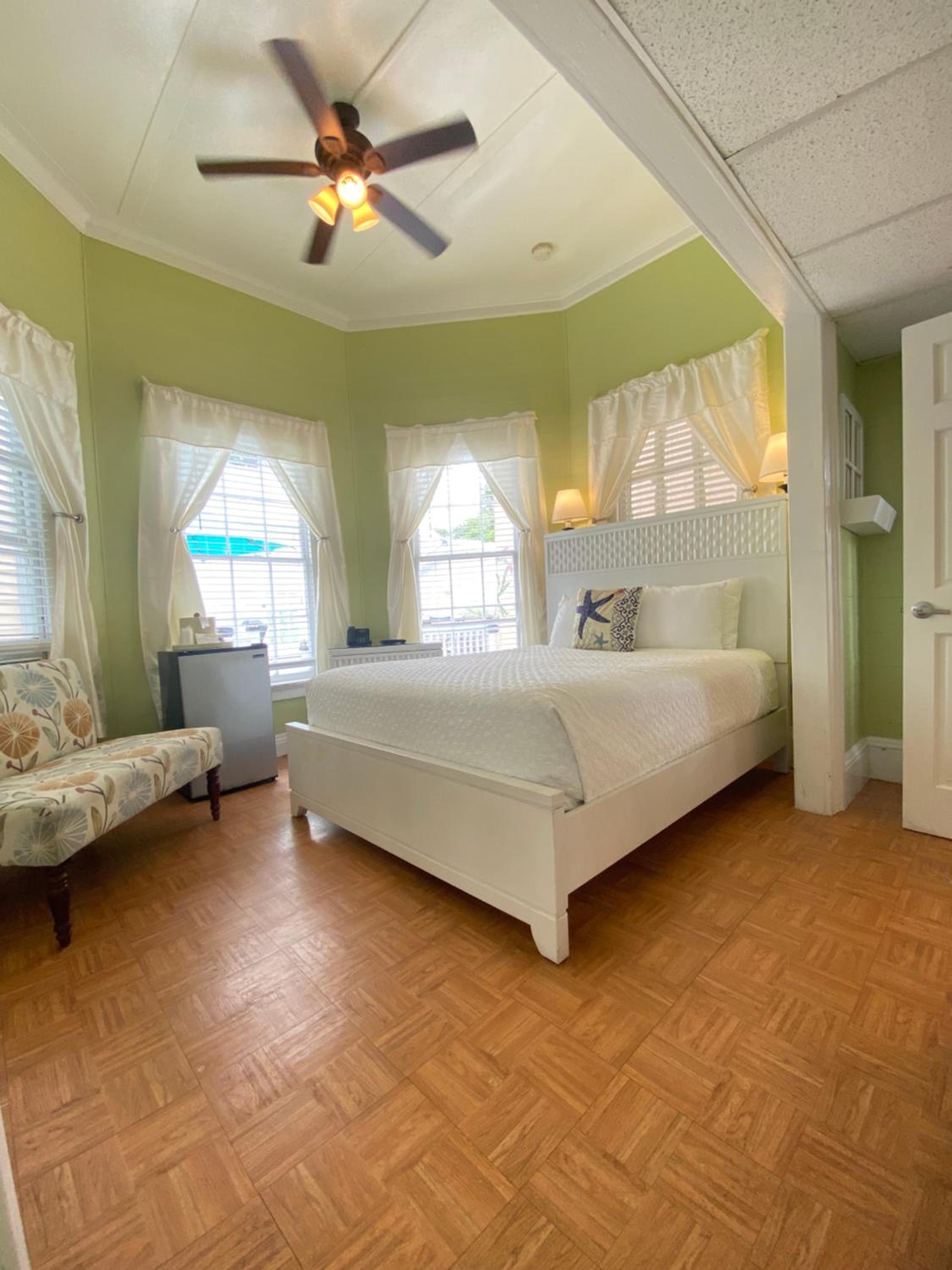 Queen Room - Photo 53