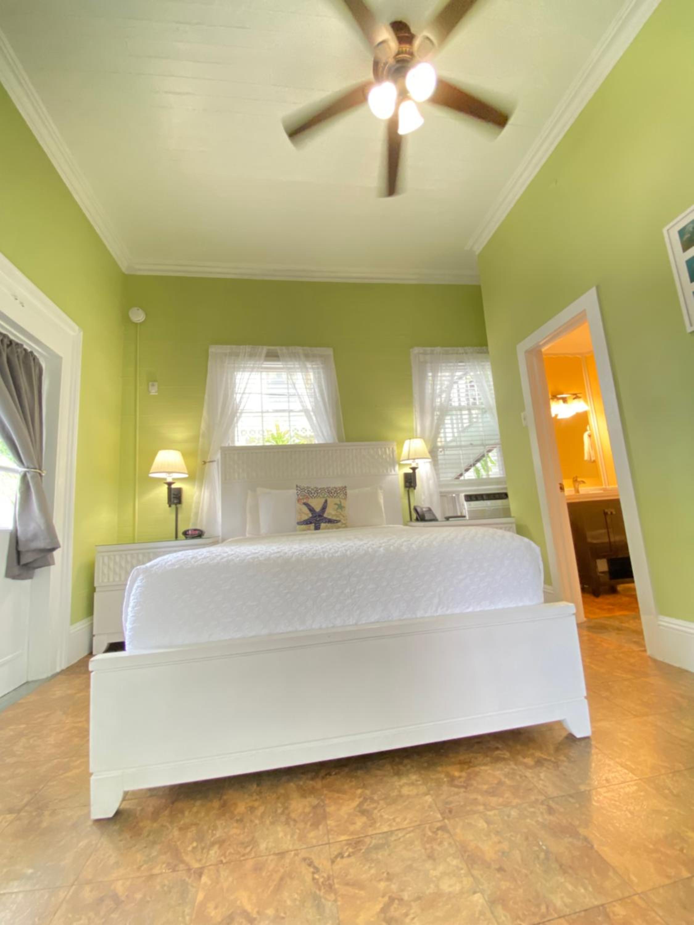 Queen Room - Photo 2