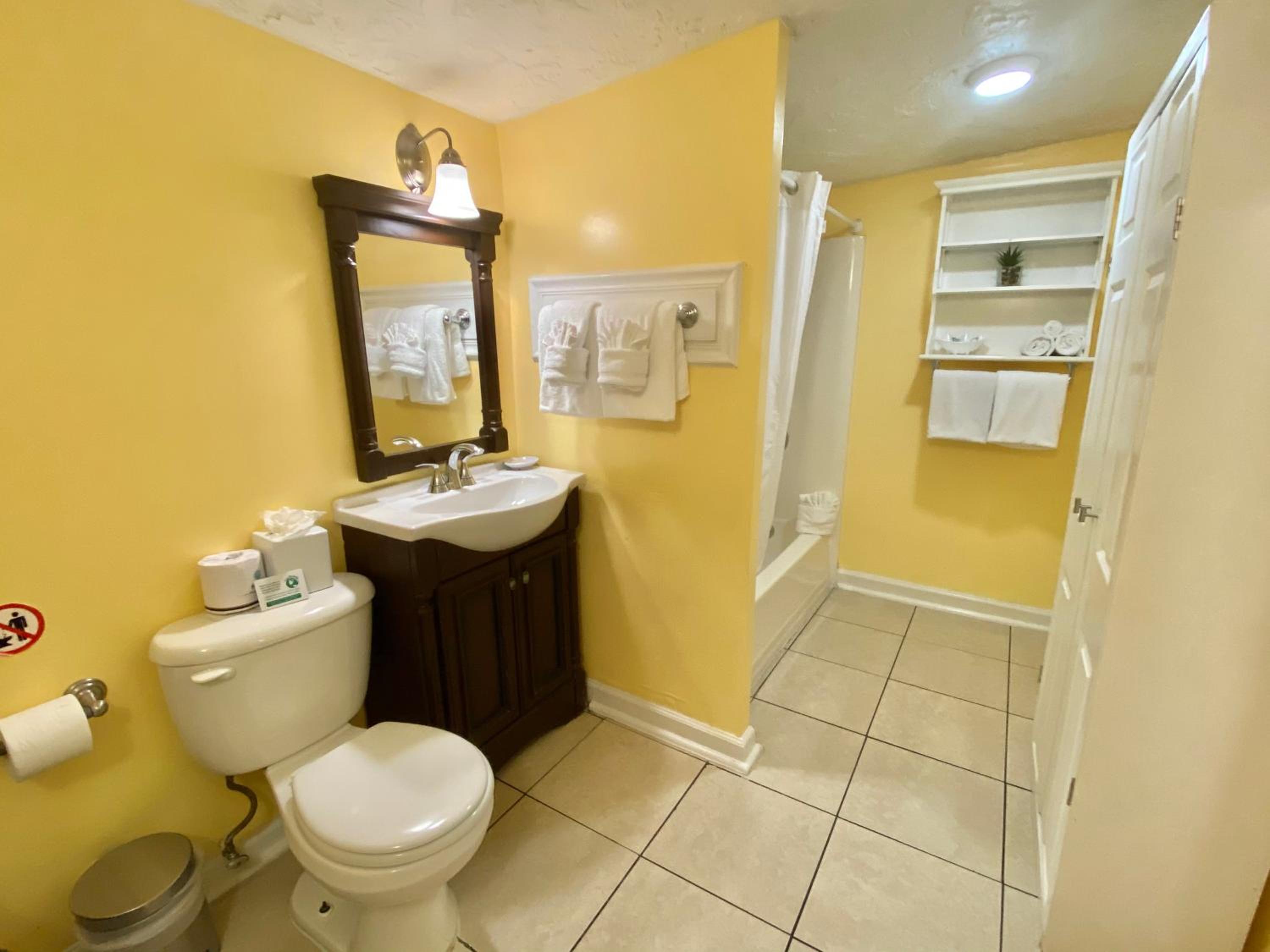 Suite - Photo 9
