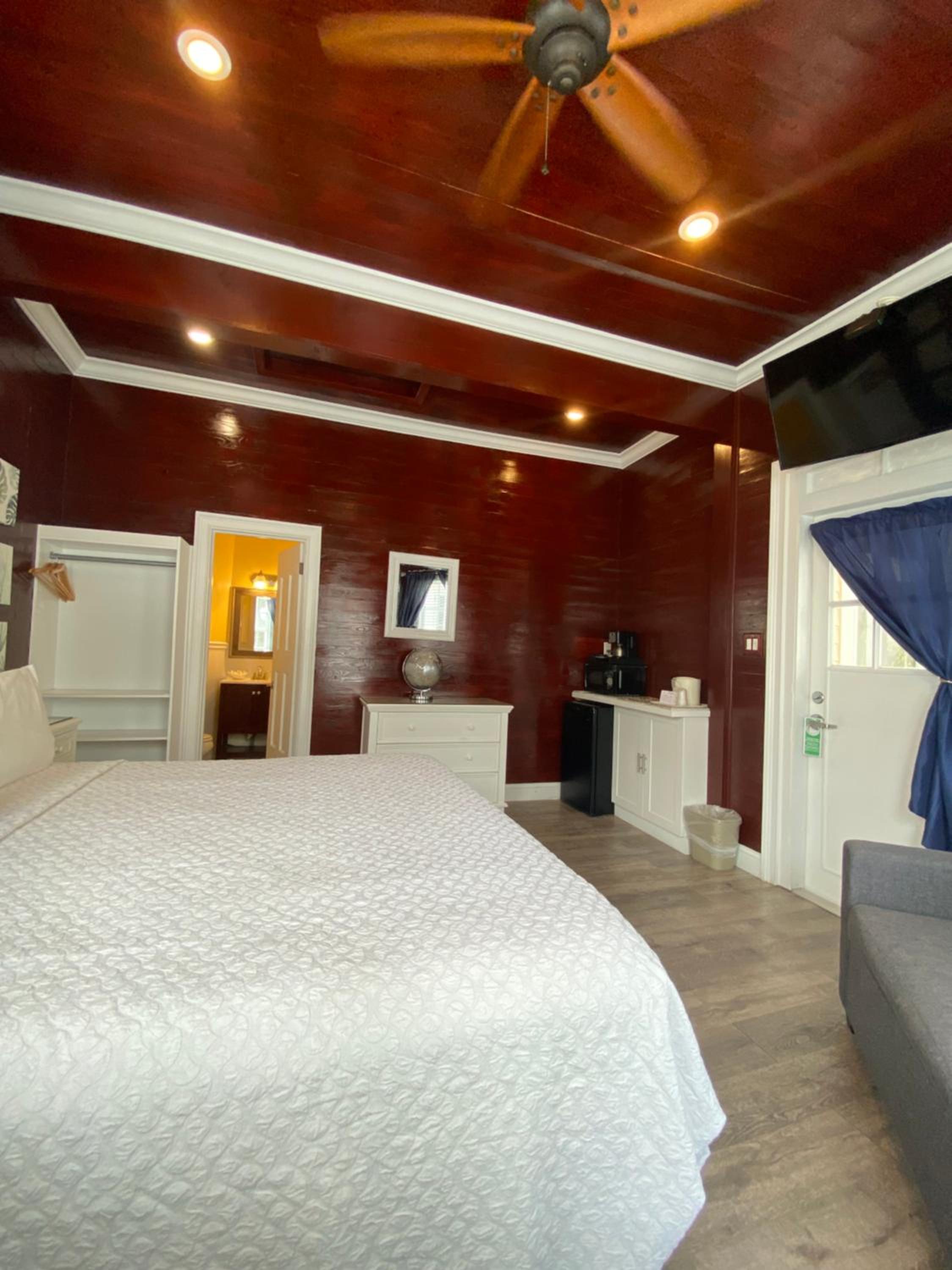 Deluxe King Room - Photo 5