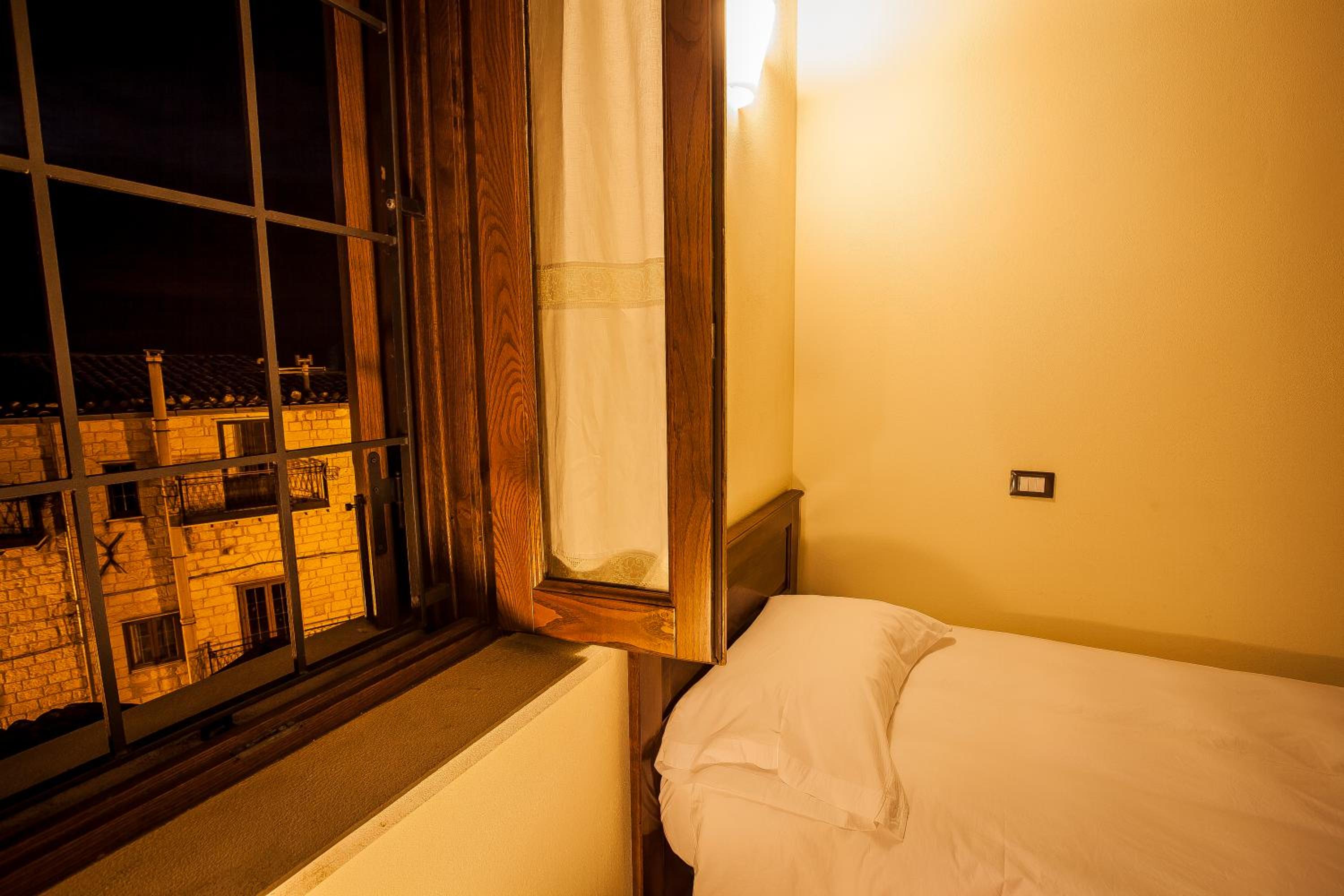 Triple Room - Photo 6