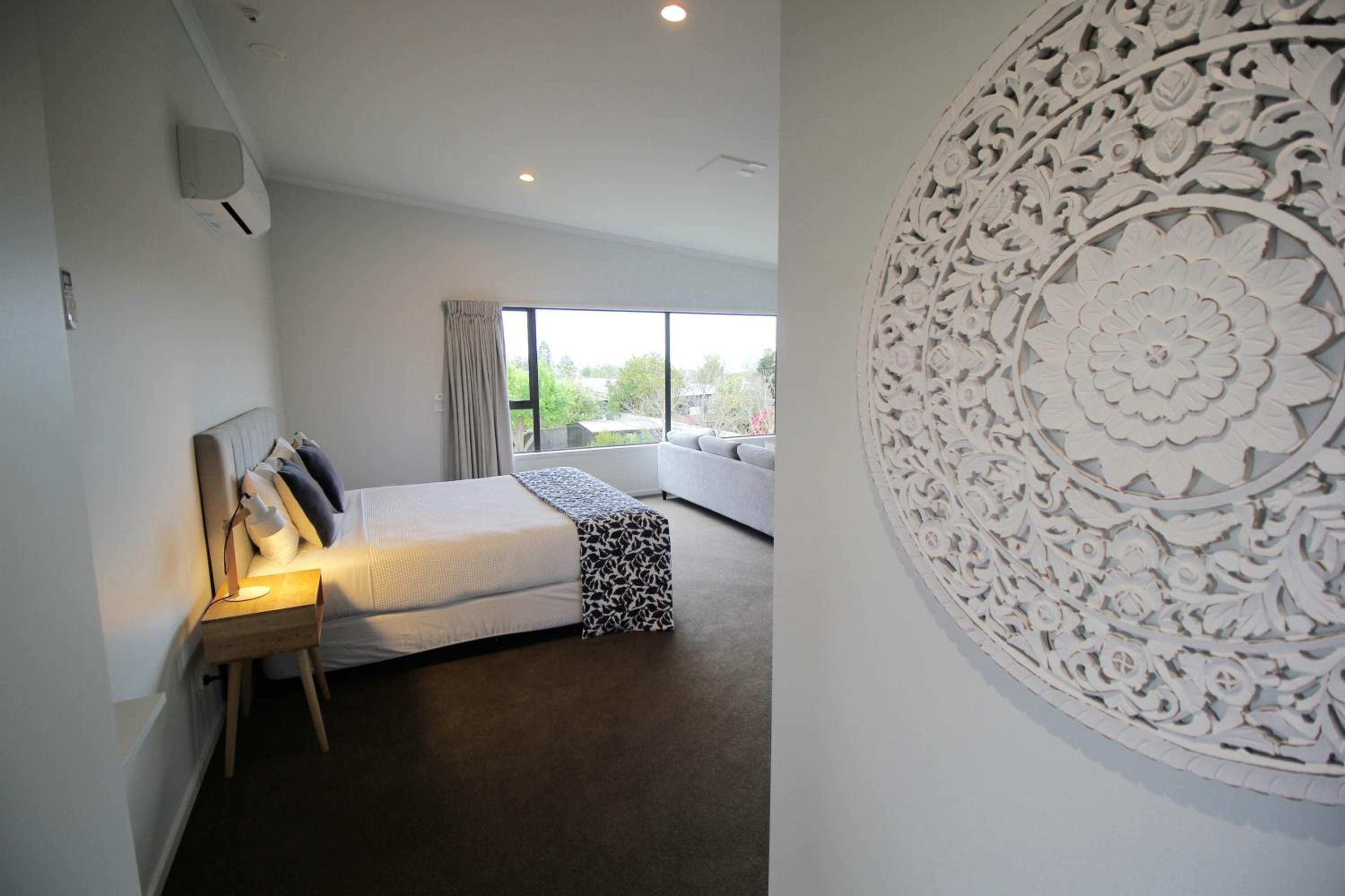 Suite with Mountain View - Photo 11