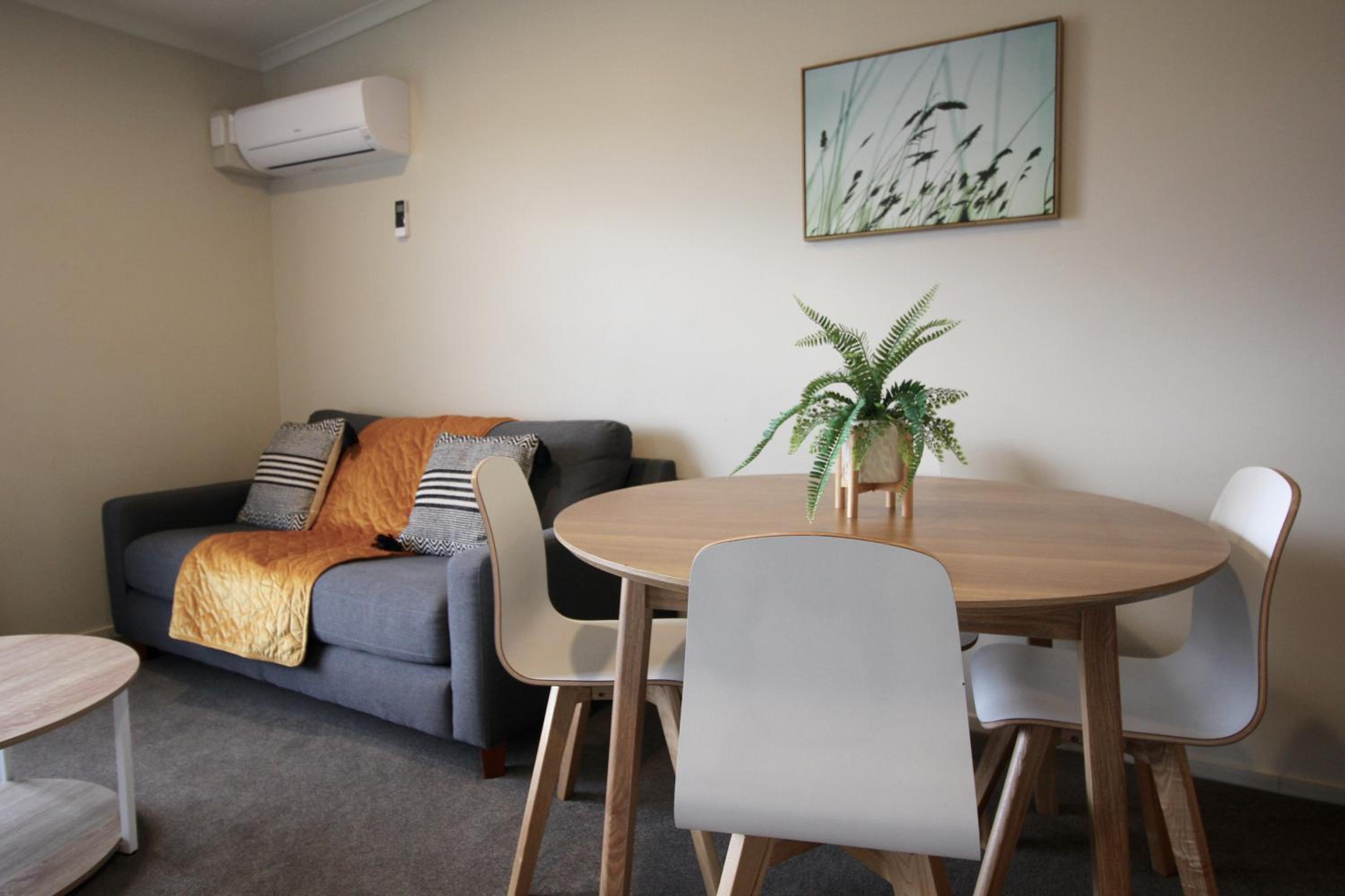 Executive Suite - Photo 11